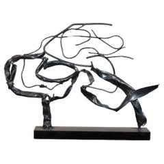 Escultura abstracta de acero, firmada y fechada