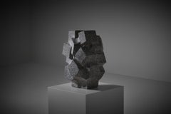 Escultura abstracta de piedra "Metrópolis 4" de Vittorio di Muzio, Italia, años 80