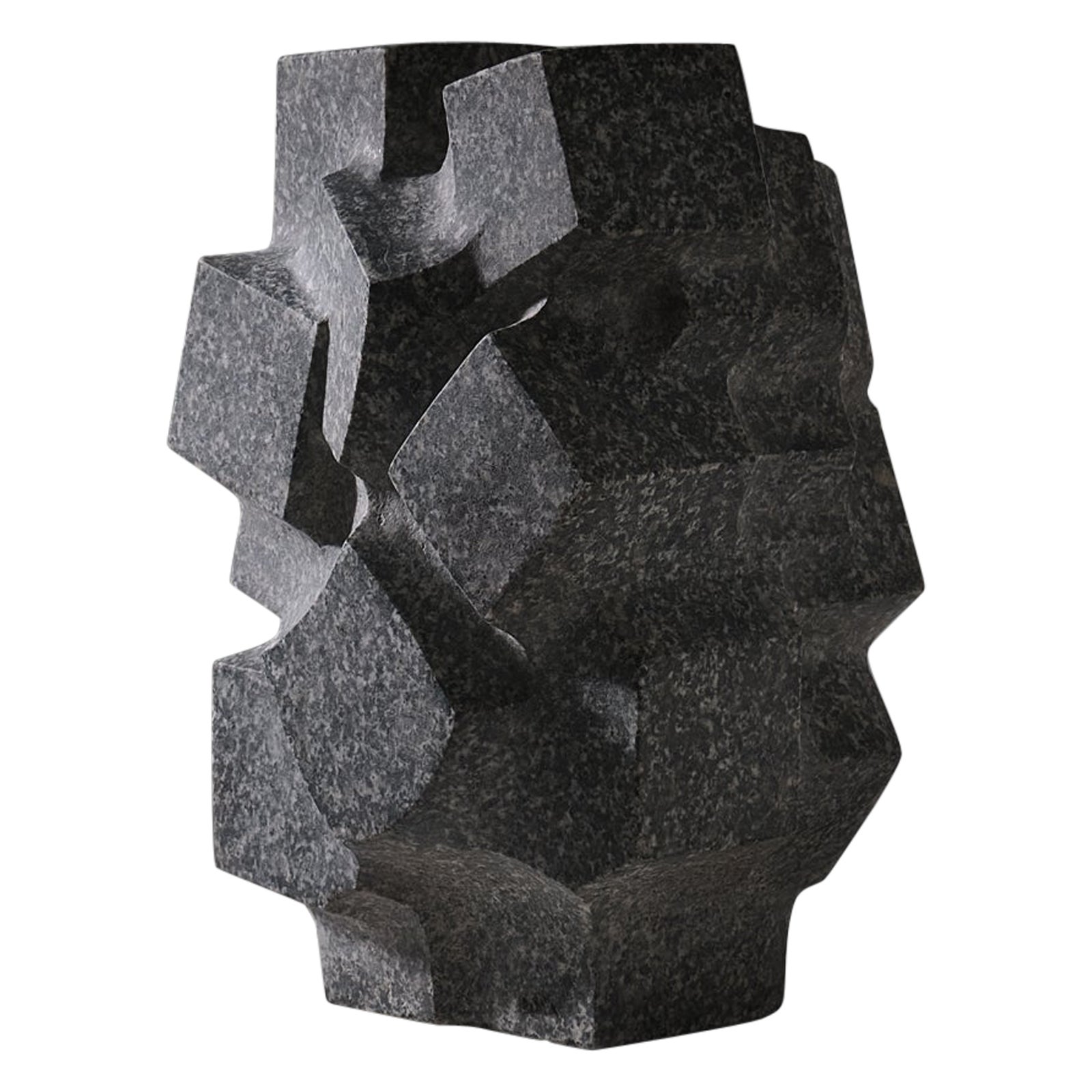 Scultura astratta in pietra "Metropolis 4" di Vittorio di Muzio, Italia anni '80