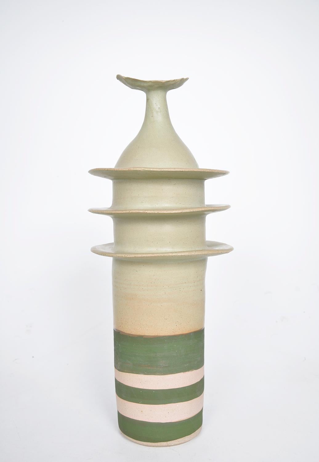 British Abstract Studio Pottery Stoneware ‘Pagoda Pot’ by Alan Ashpool, England C.1970s For Sale