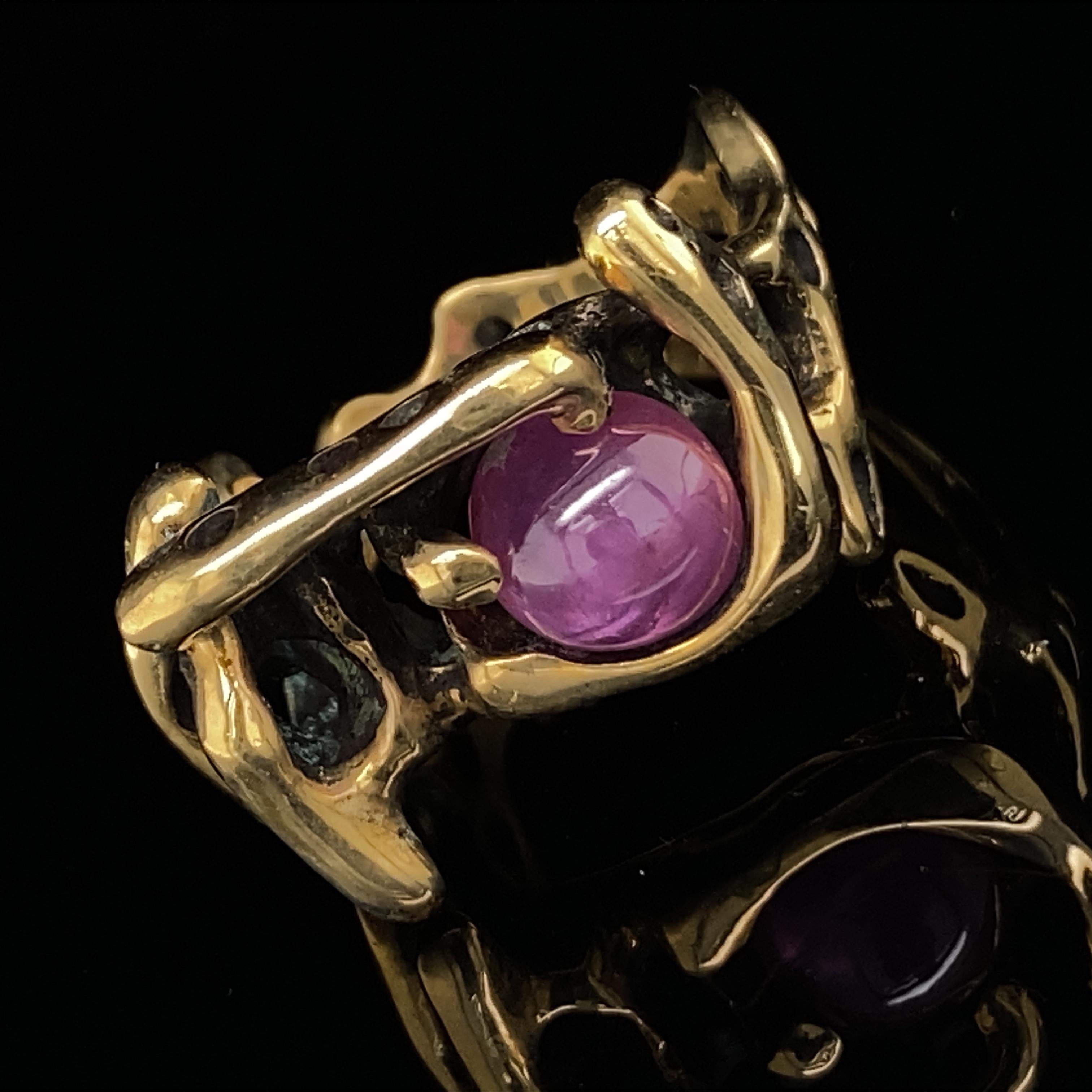 Abstract Studio Ring in 18 Karat Yellow Gold with 3.5 Carat Ruby Cabochon For Sale 5