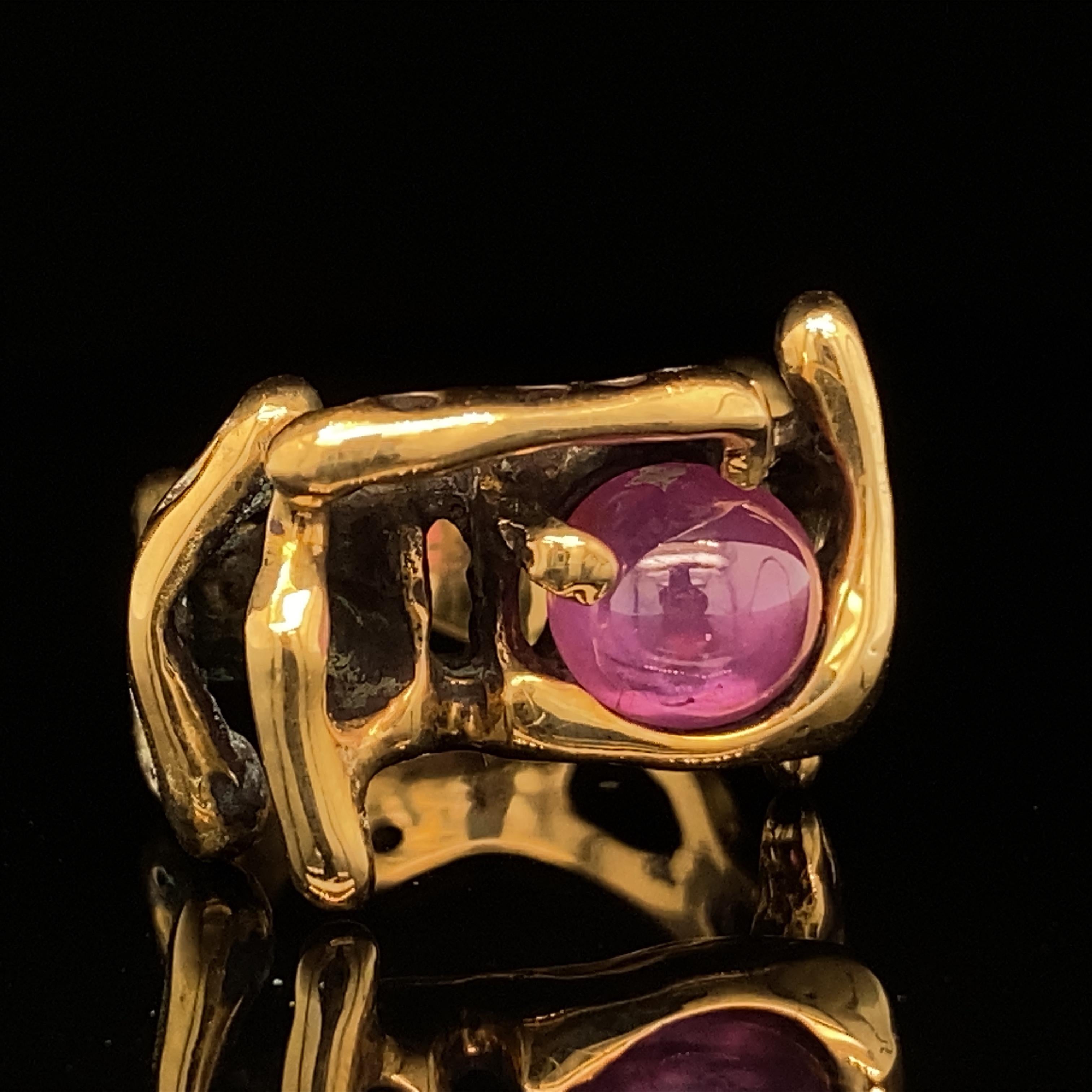 Abstract Studio Ring in 18 Karat Yellow Gold with 3.5 Carat Ruby Cabochon For Sale 14