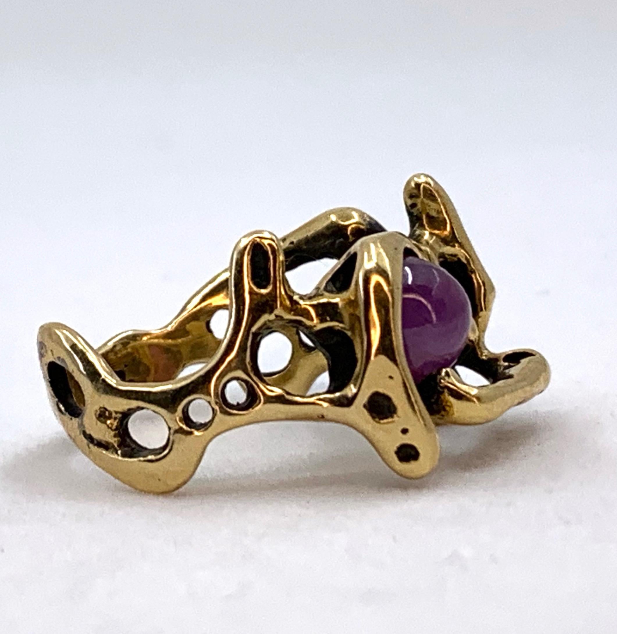Abstract Studio Ring in 18 Karat Yellow Gold with 3.5 Carat Ruby Cabochon For Sale 9