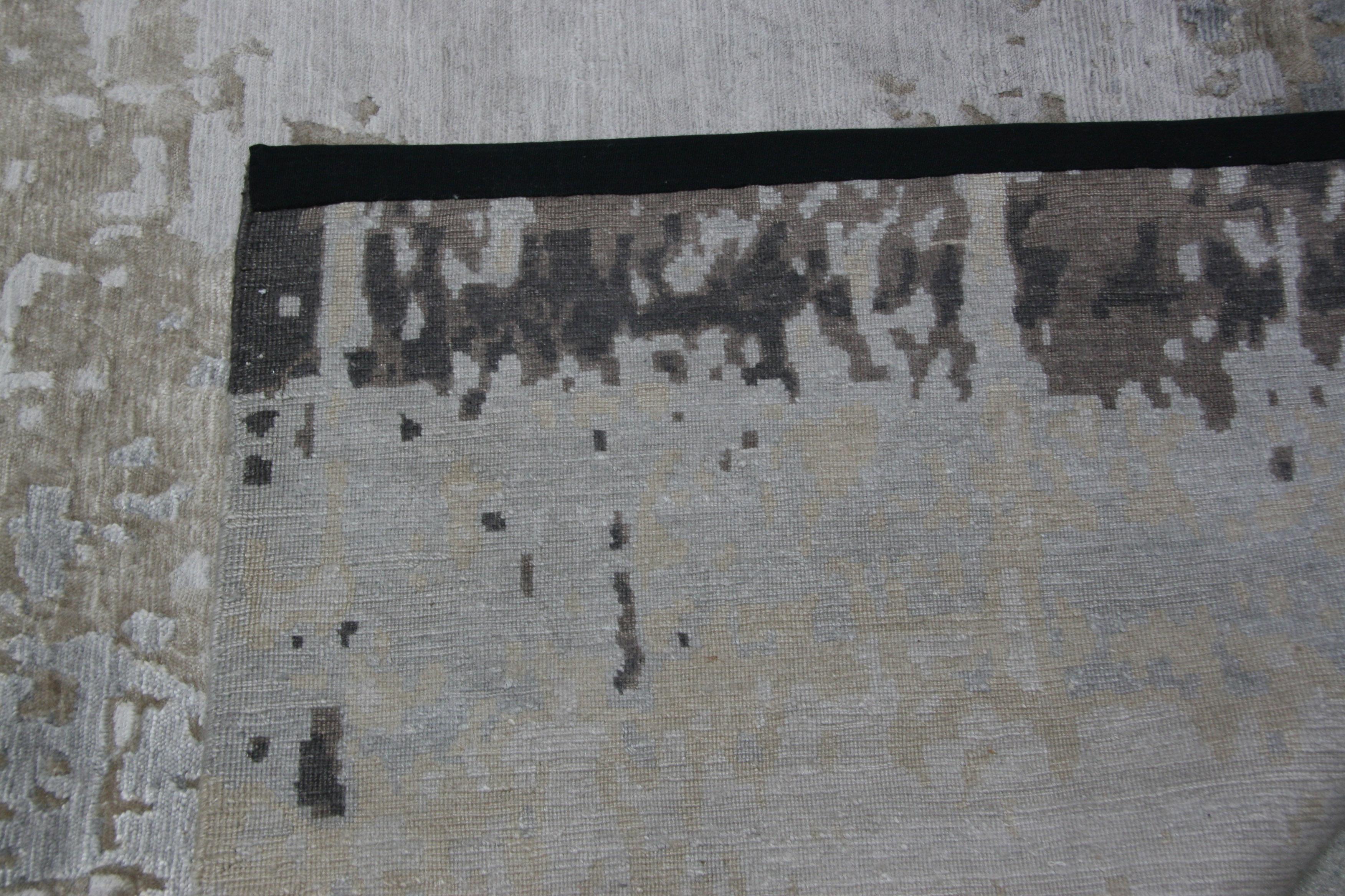 Abstrakter Teppich in Taupe:: Grau und Holzkohle (Handgeknüpft) im Angebot