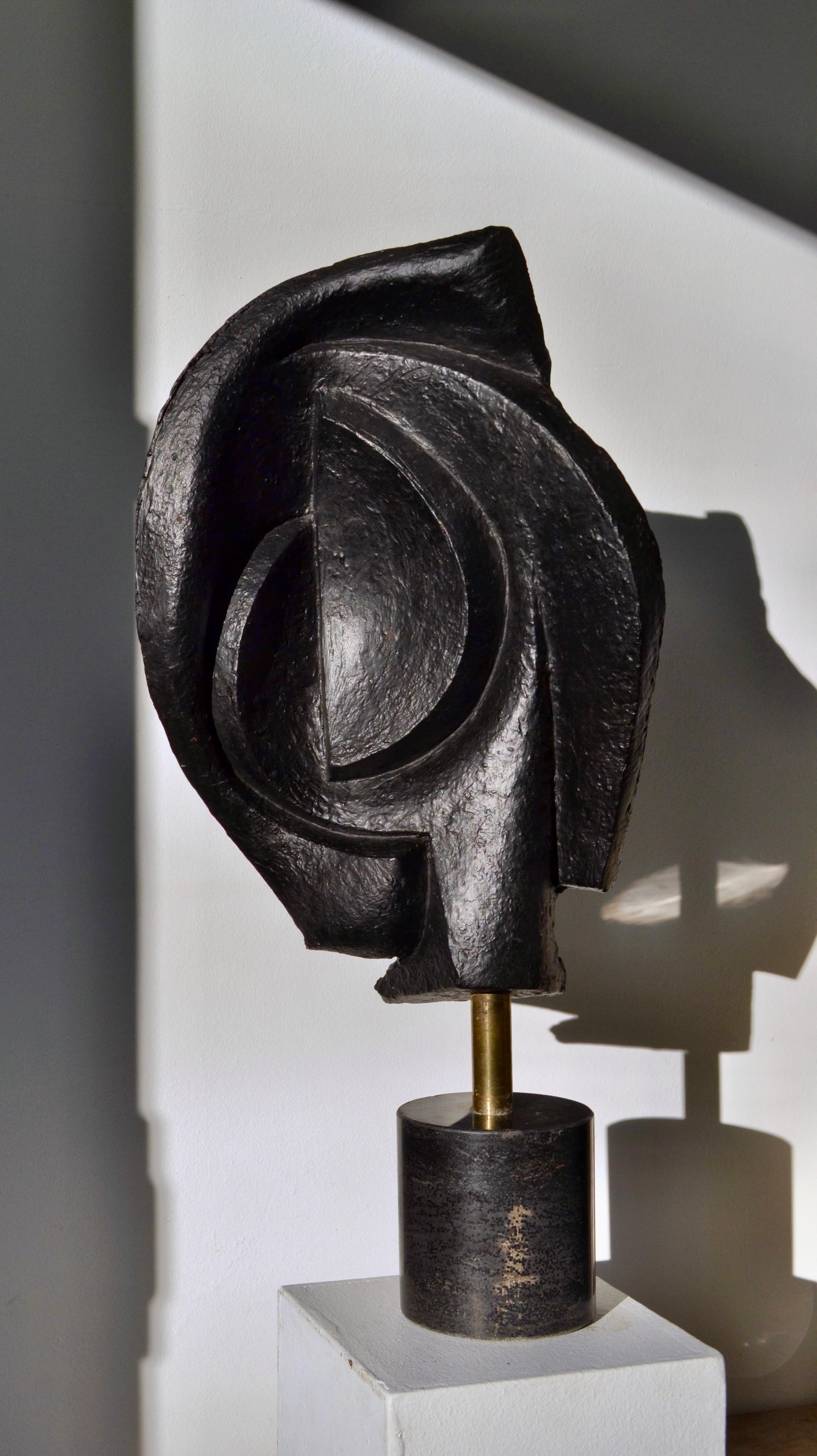 Metà XX secolo Scultura astratta in terracotta degli anni '50 di origine francese. in vendita