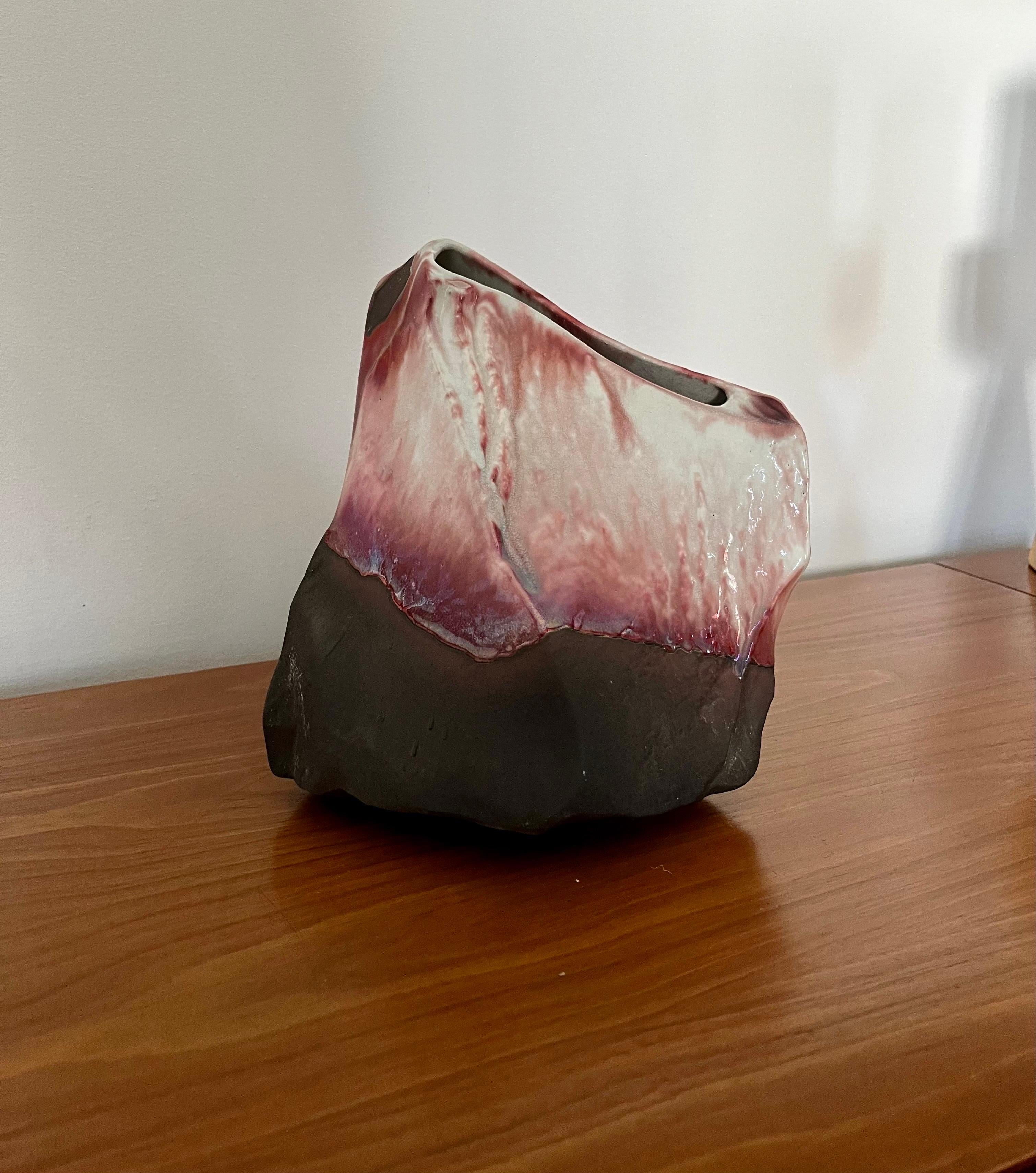 Vase en poterie abstraite Tony Evans Raku Bon état - En vente à W Allenhurst, NJ
