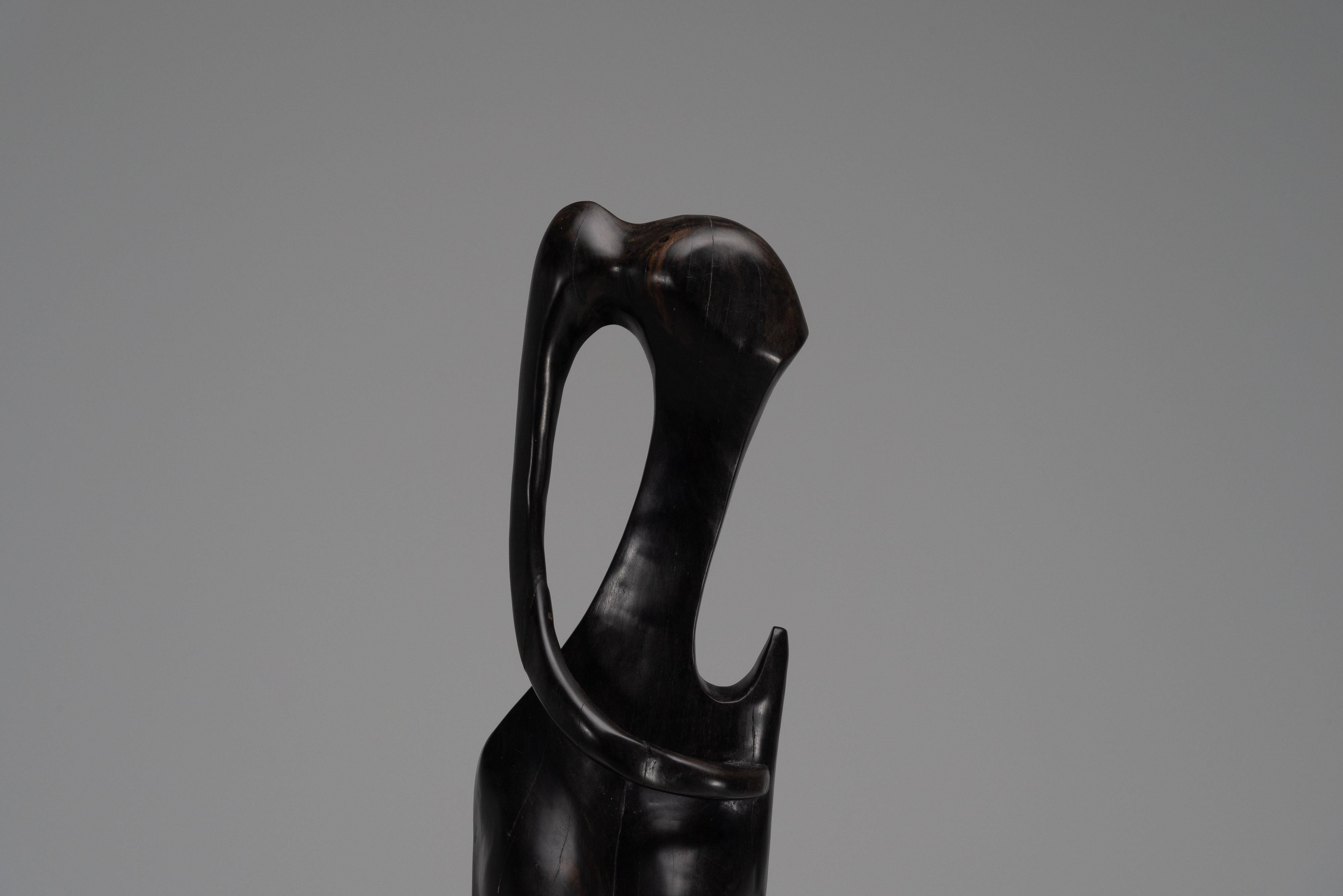 Abstract torso sculpture in hardwood Netherlands 1960 In Good Condition For Sale In Roosendaal, Noord Brabant