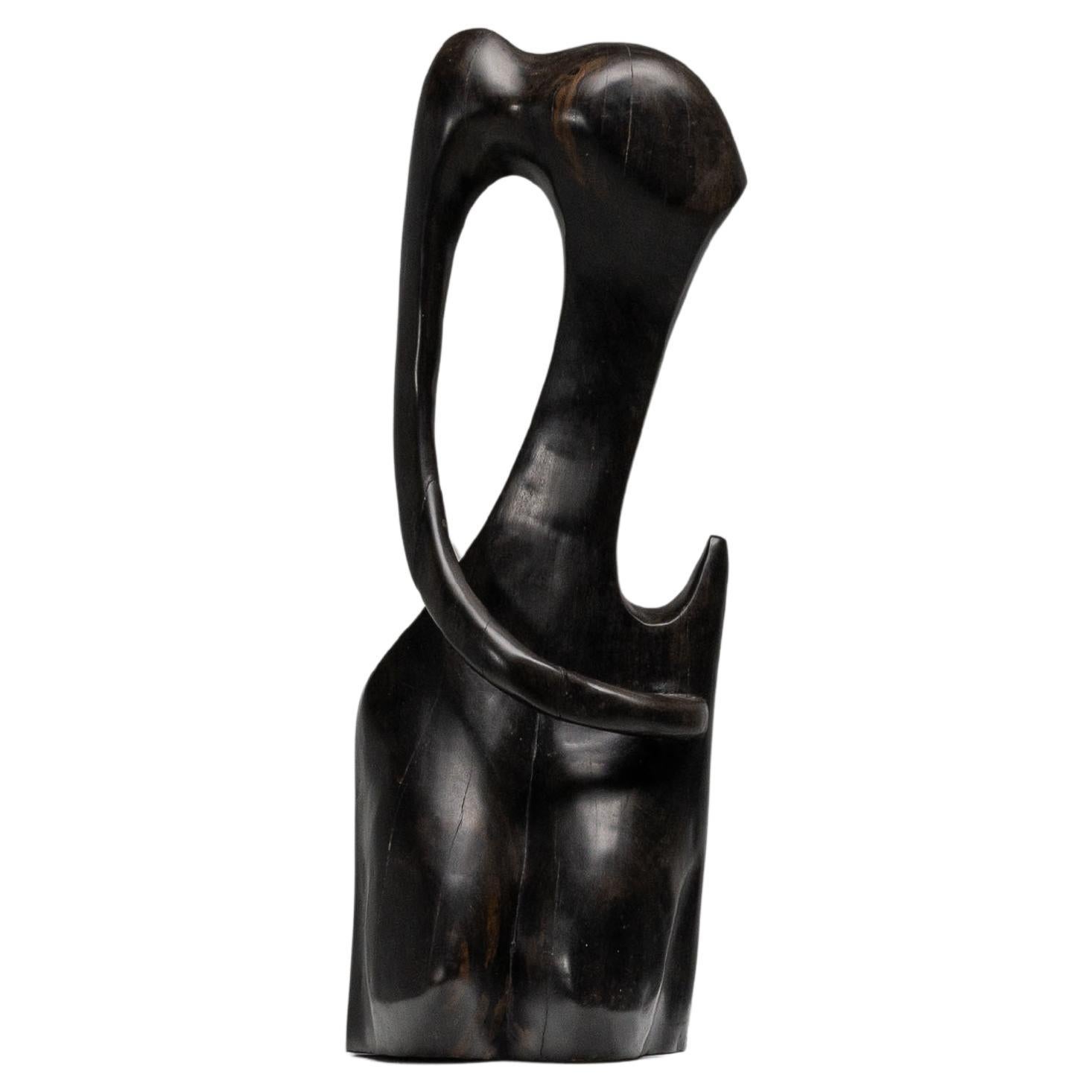 Scultura astratta di torso in legno duro Paesi Bassi 1960