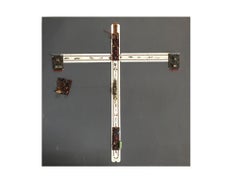 Scultura astratta a tecnica mista di grandi dimensioni "Tronic Cross" di Pasqual Bettio