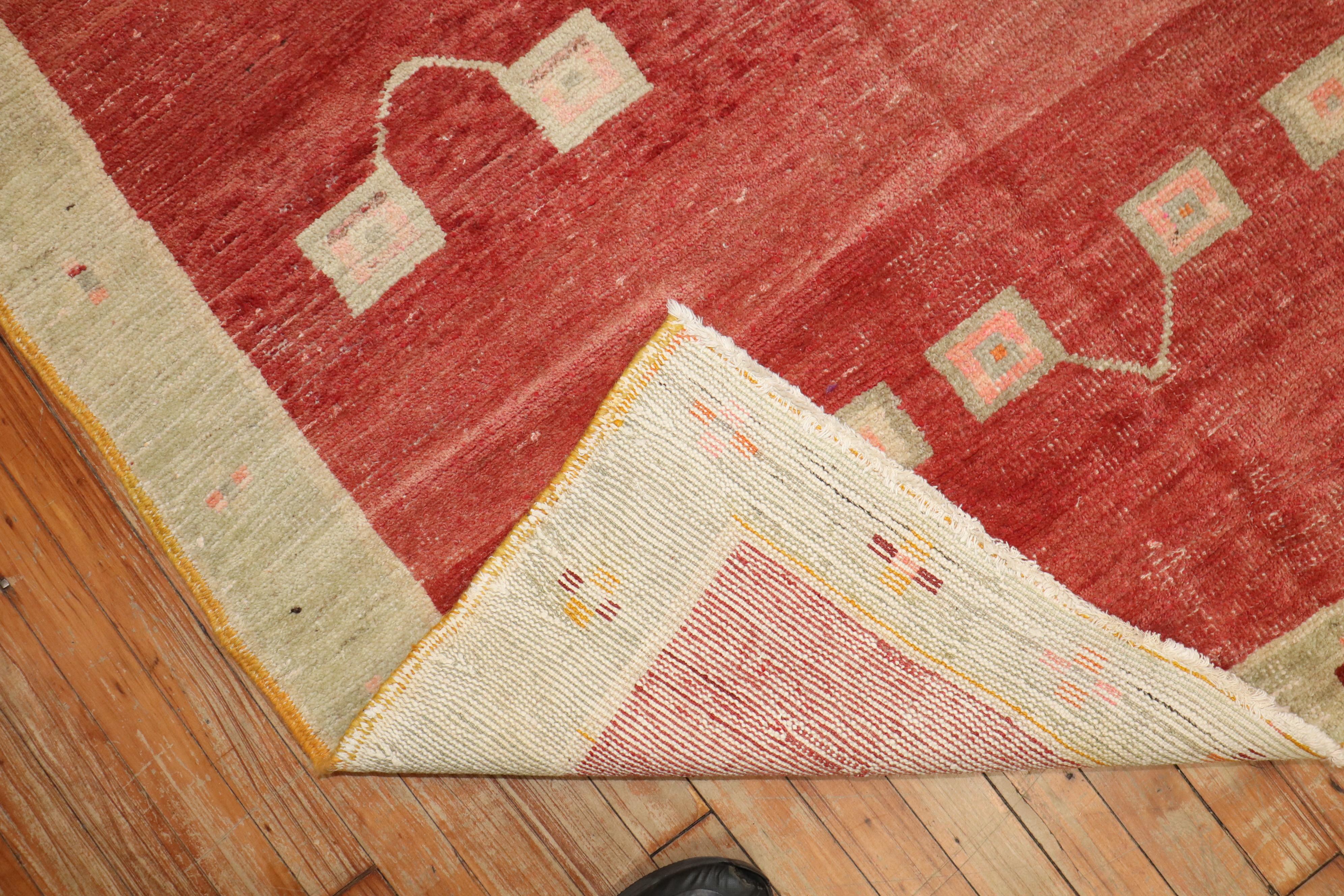 Zabihi Collection Abstract Turkish Anatolian 20th Century Rug In Good Condition For Sale In New York, NY
