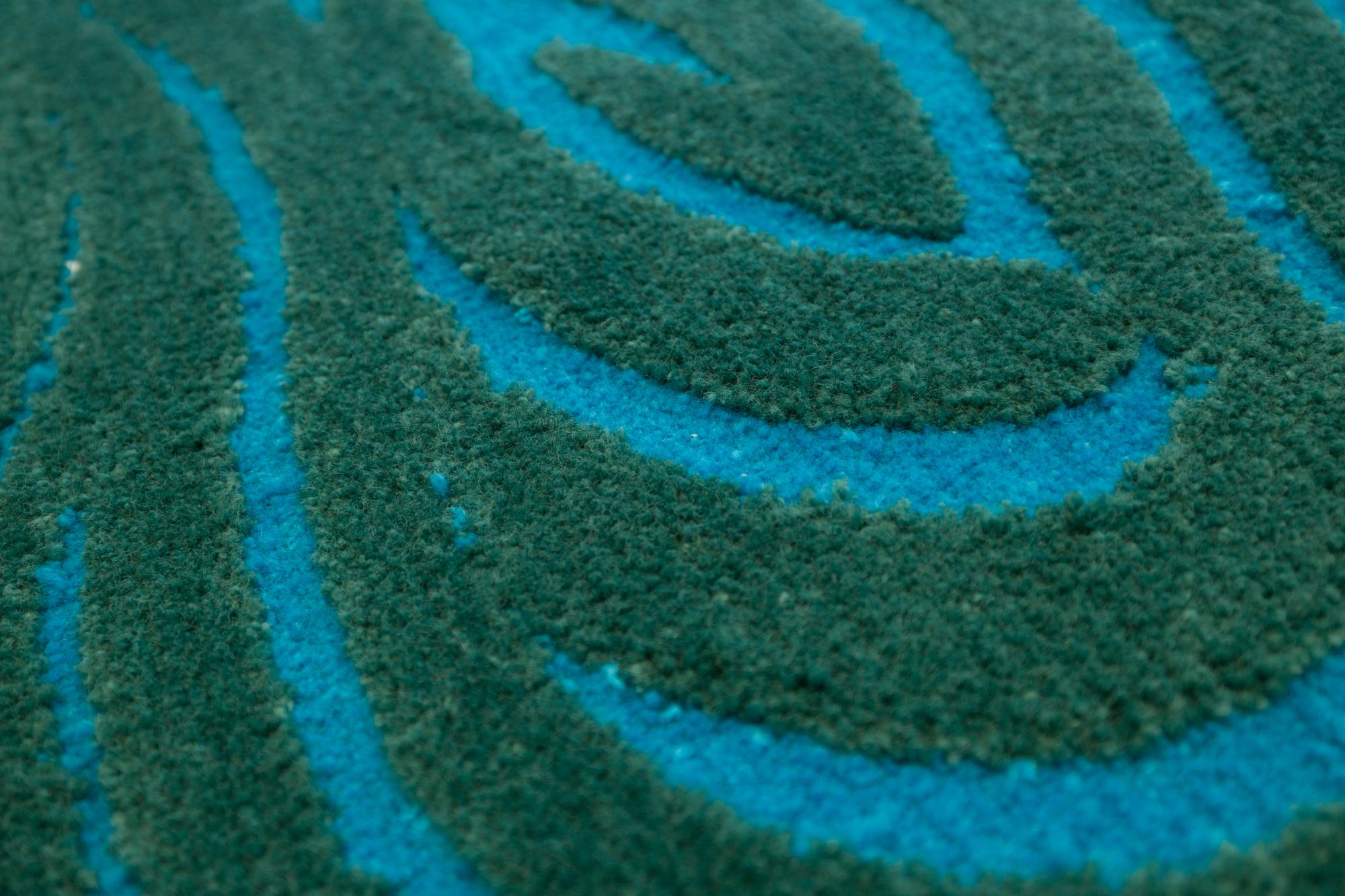 Américain Tapis abstrait de forme unique, touffeté en laine de Nouvelle-Zélande en vente