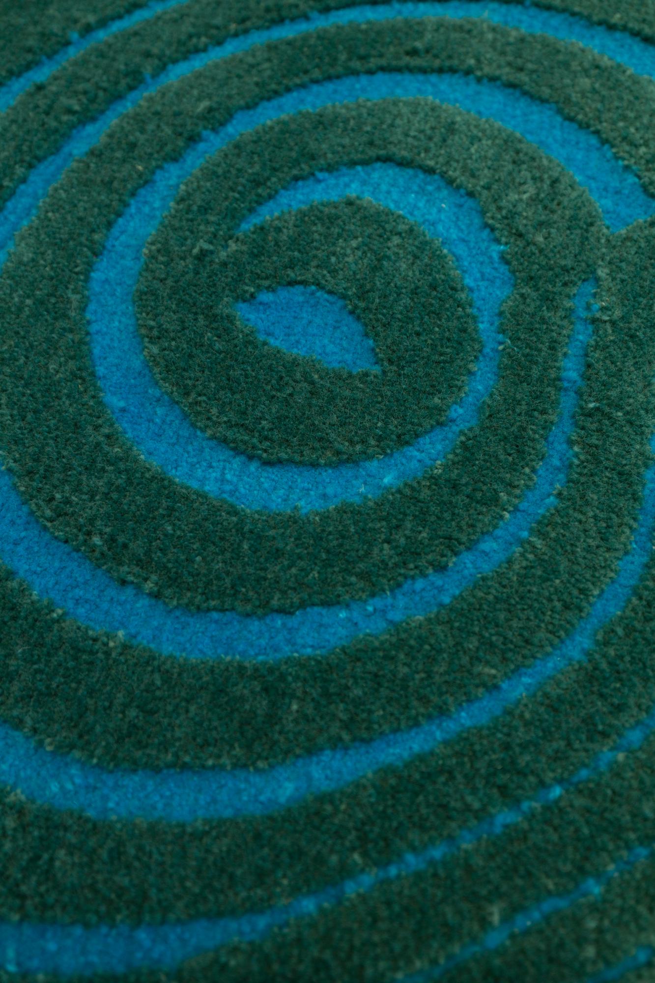 American Abstract, Unique shape rug, Tufted New Zealand Wool For Sale
