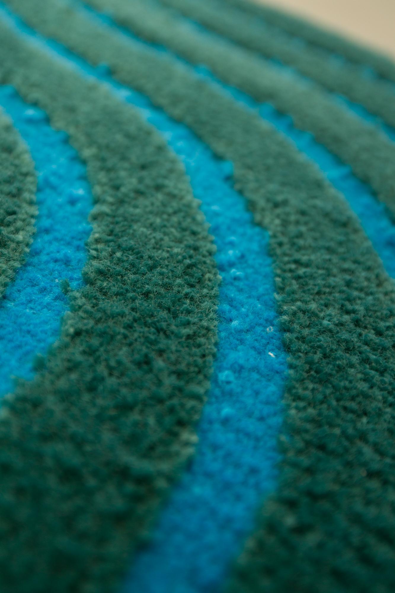 Tapis abstrait de forme unique, touffeté en laine de Nouvelle-Zélande Neuf - En vente à Philadelphia, PA