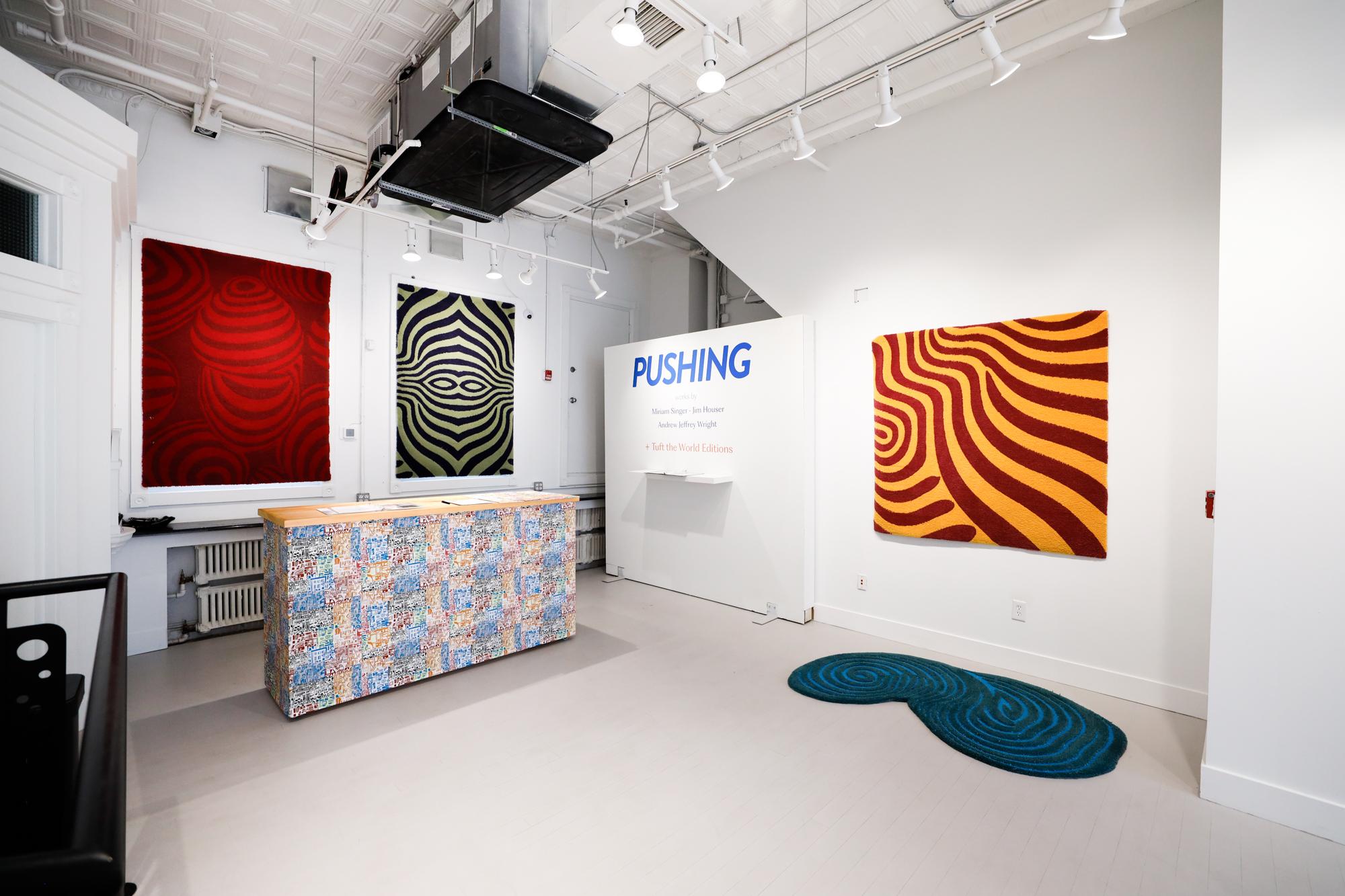 Abstrakter, einzigartiger Formteppich, getuftete neuseeländische Wolle (Moderne) im Angebot