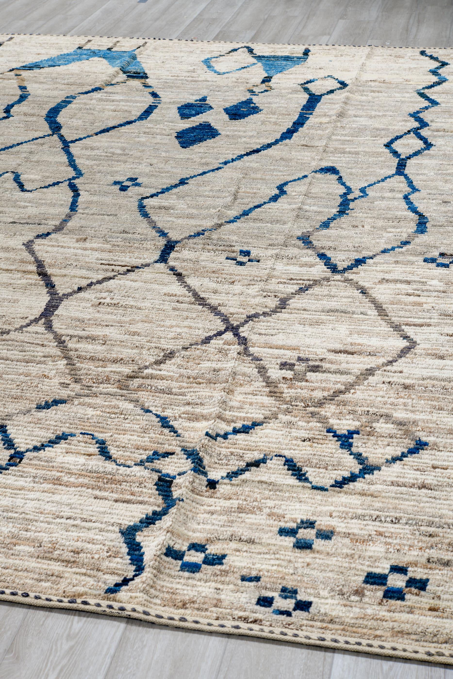 Nom d'origine turque désignant les tapis fabriqués par les villageois pour un usage domestique, souvent de petite taille, en raison des restrictions de taille des métiers à tisser à l'intérieur des maisons. Ils sont tissés sous forme de tapis épais