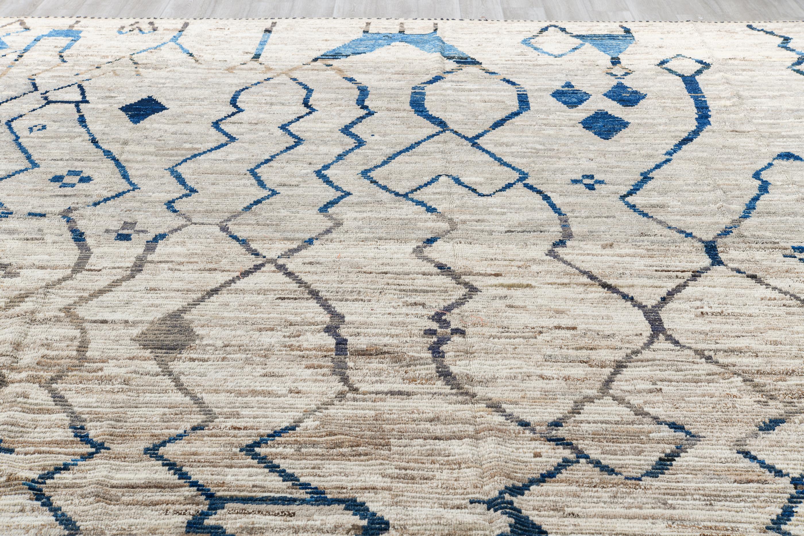 Afghano Villaggio astratto Tulu in grigio crema e sfumature di blu in vendita