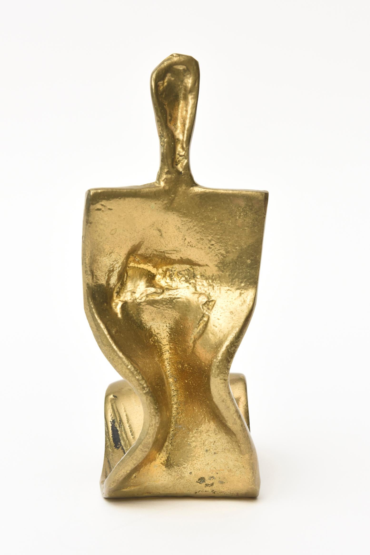 Ottone  Scultura vintage firmata Donna seduta in vendita 1