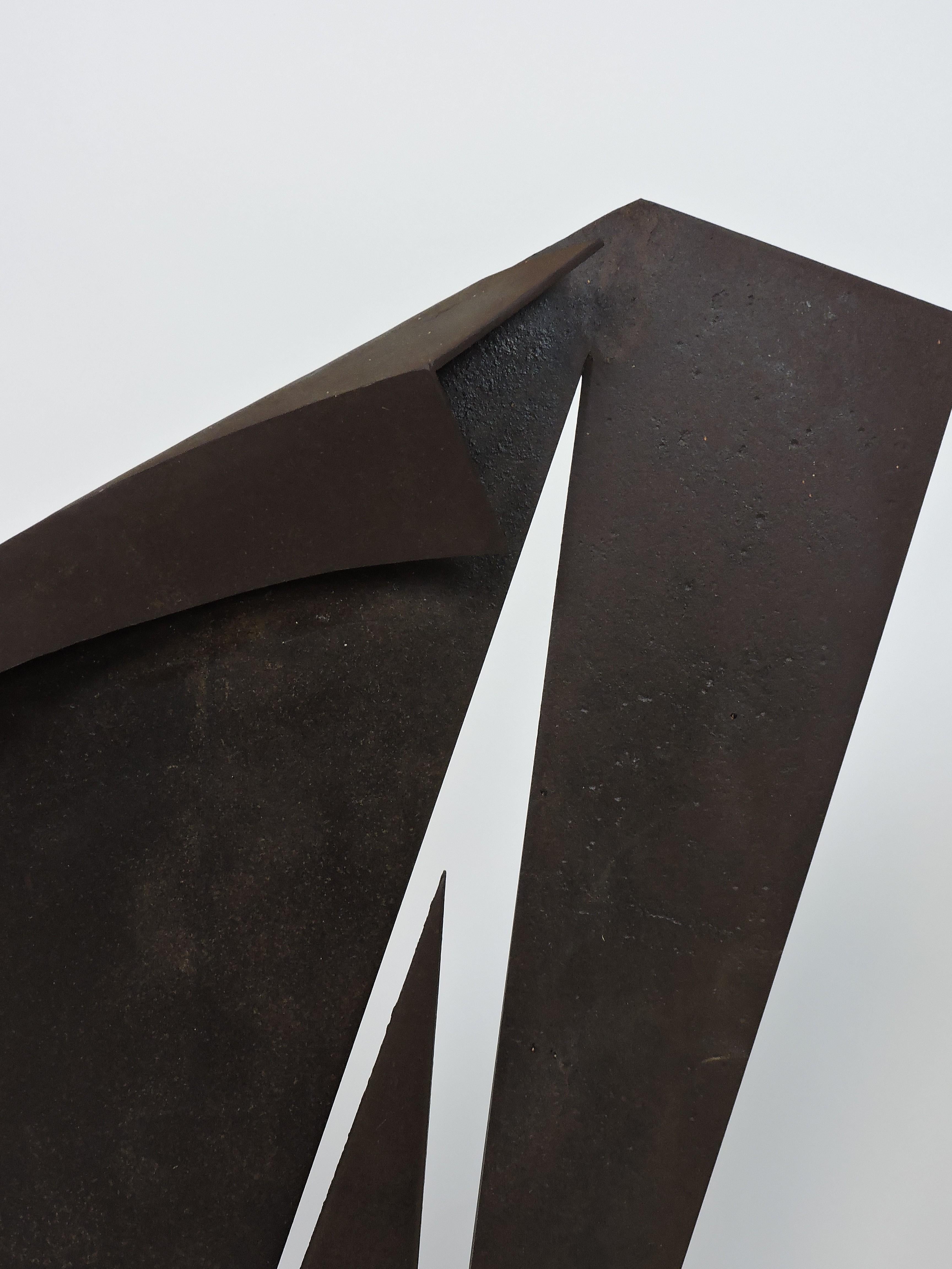 Americano Scultura geometrica astratta saldata in Steele, 