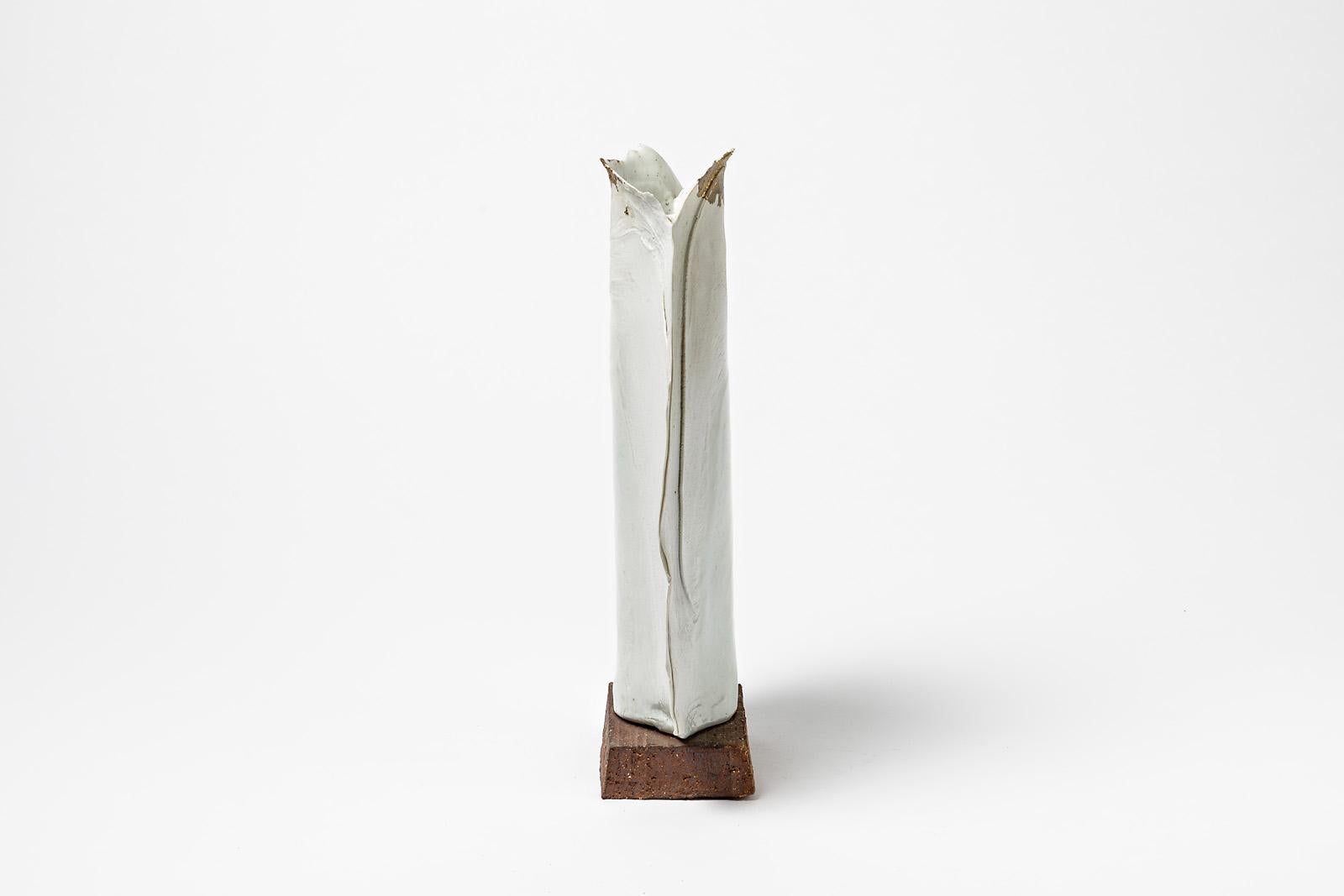 Abstrakte Vase oder Skulptur aus weißem und goldenem Porzellan aus Keramik oder Porzellan von Gueneau 1975 (Französisch) im Angebot