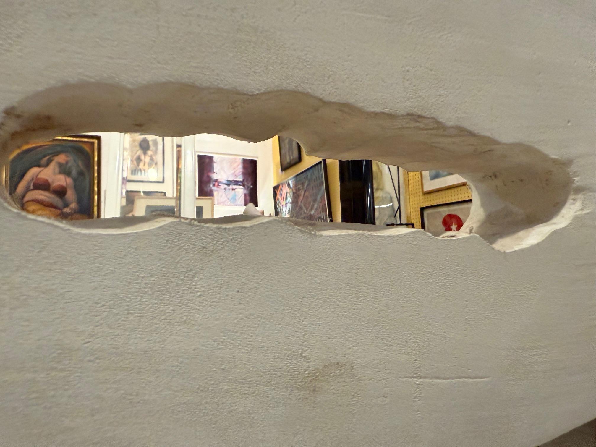 Intagliato a mano Scultura astratta in legno dipinto di bianco di Charles Charles Fultz in vendita