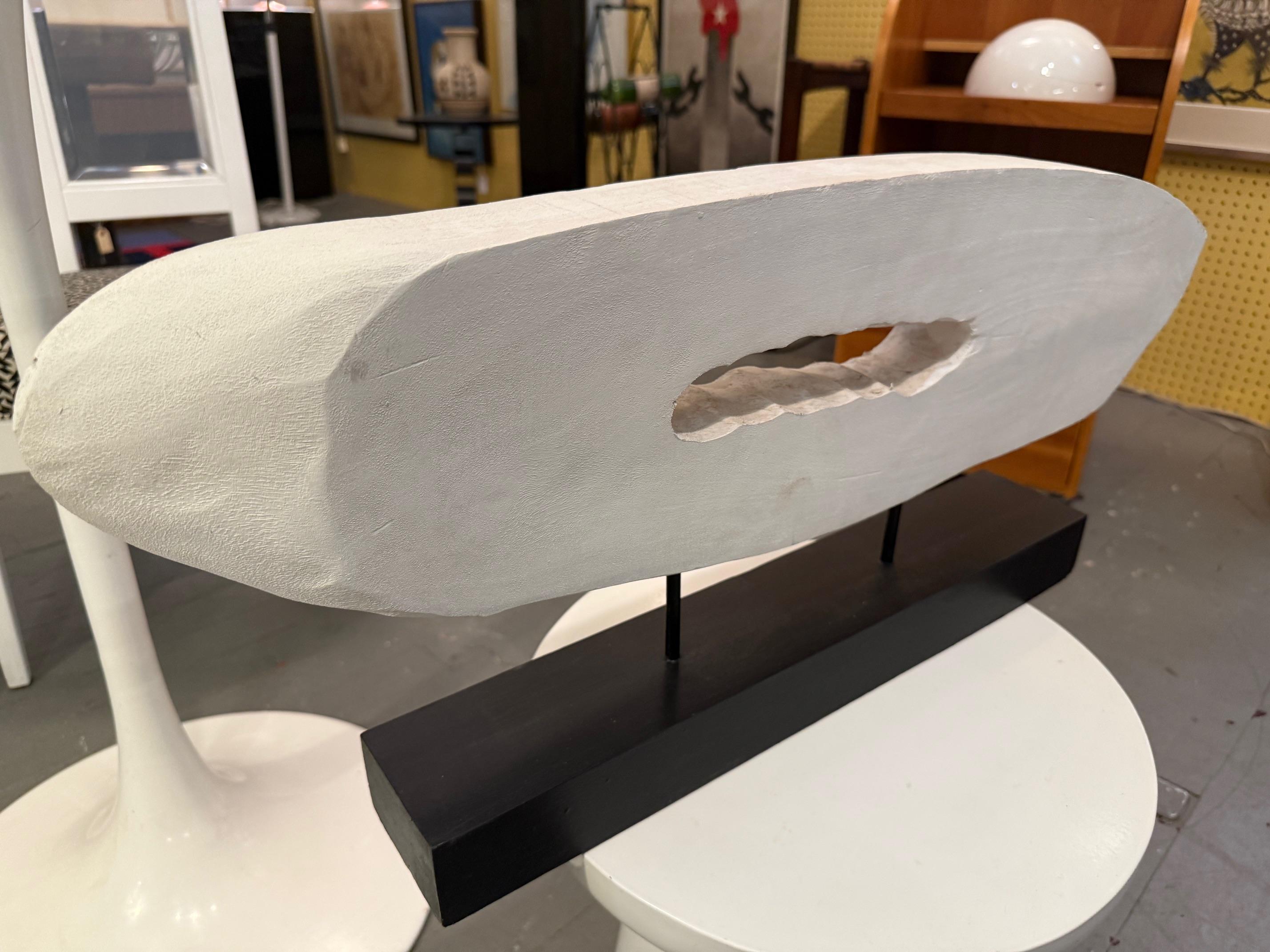 XXI secolo e contemporaneo Scultura astratta in legno dipinto di bianco di Charles Charles Fultz in vendita