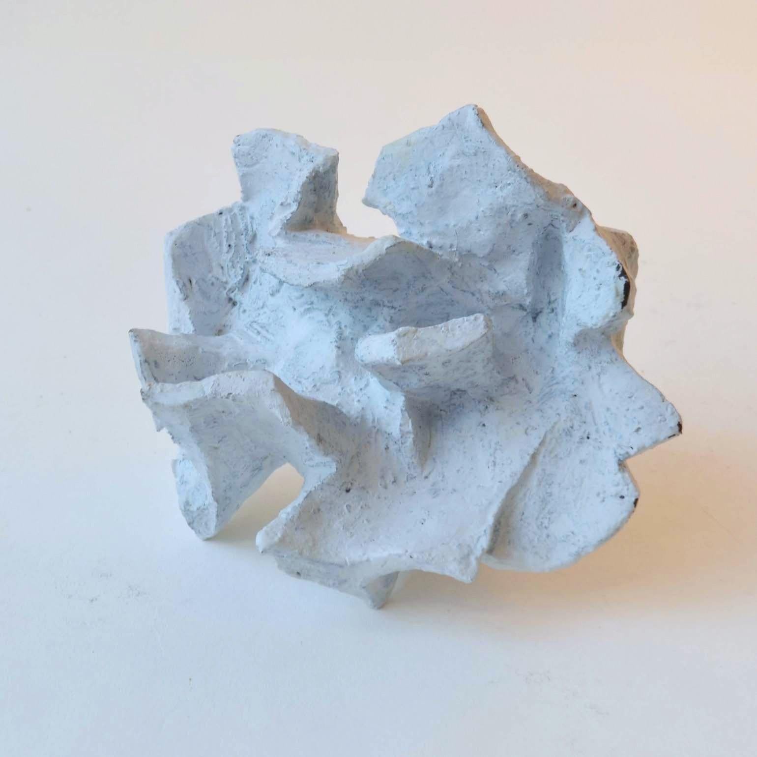Groupe de sculptures abstraites de roches blanches par Bryan Blow en céramique en vente 7
