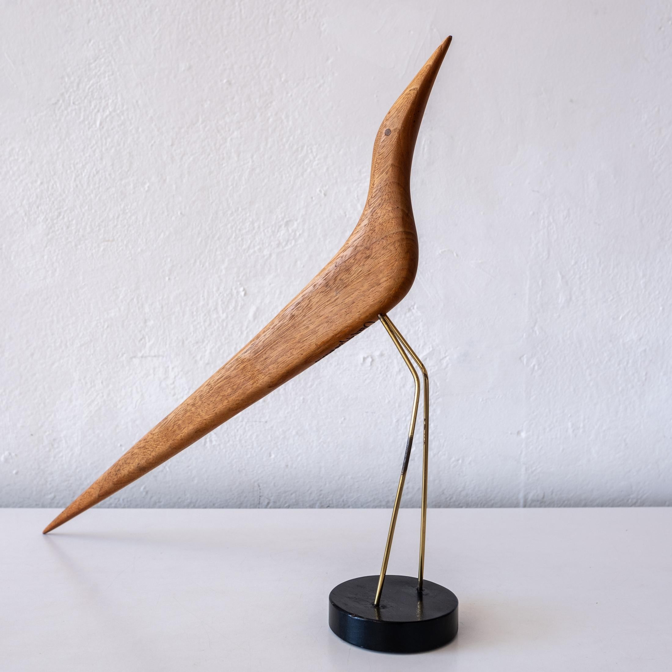 Abstract bird sculpture by artist Val Robbins (1925-2009). Executed at his Rimrock Pennsylvania studio. Wood forms on a wood base.  Signed on the bird and base. USA, 1950s

Width: 5 inches
Height: 14 inches
Depth: 16 inches

Val and his wife Mae