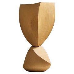 Escultura abstracta de madera con el estilo del arte escandinavo