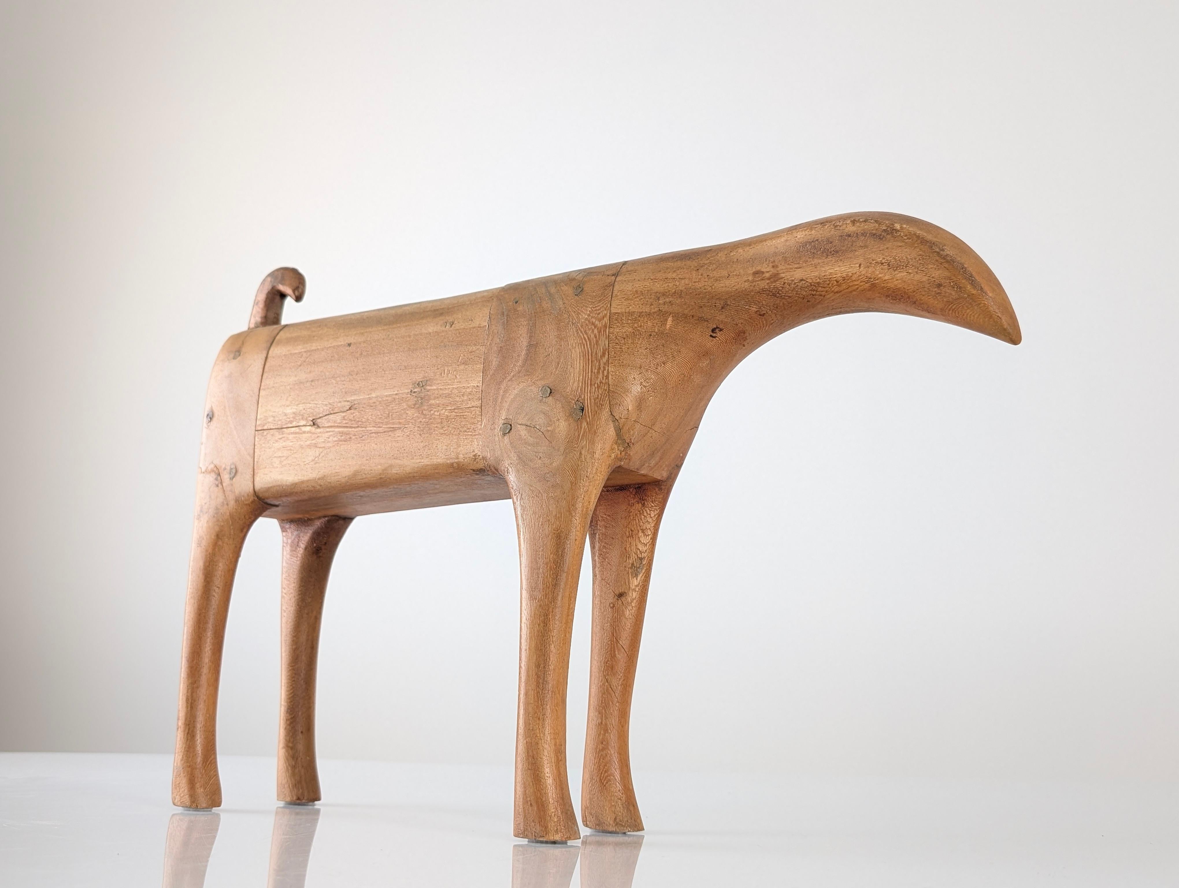 Abstrakte Tierskulptur aus Holz, skandinavisches Mid-Century Design im Angebot 7