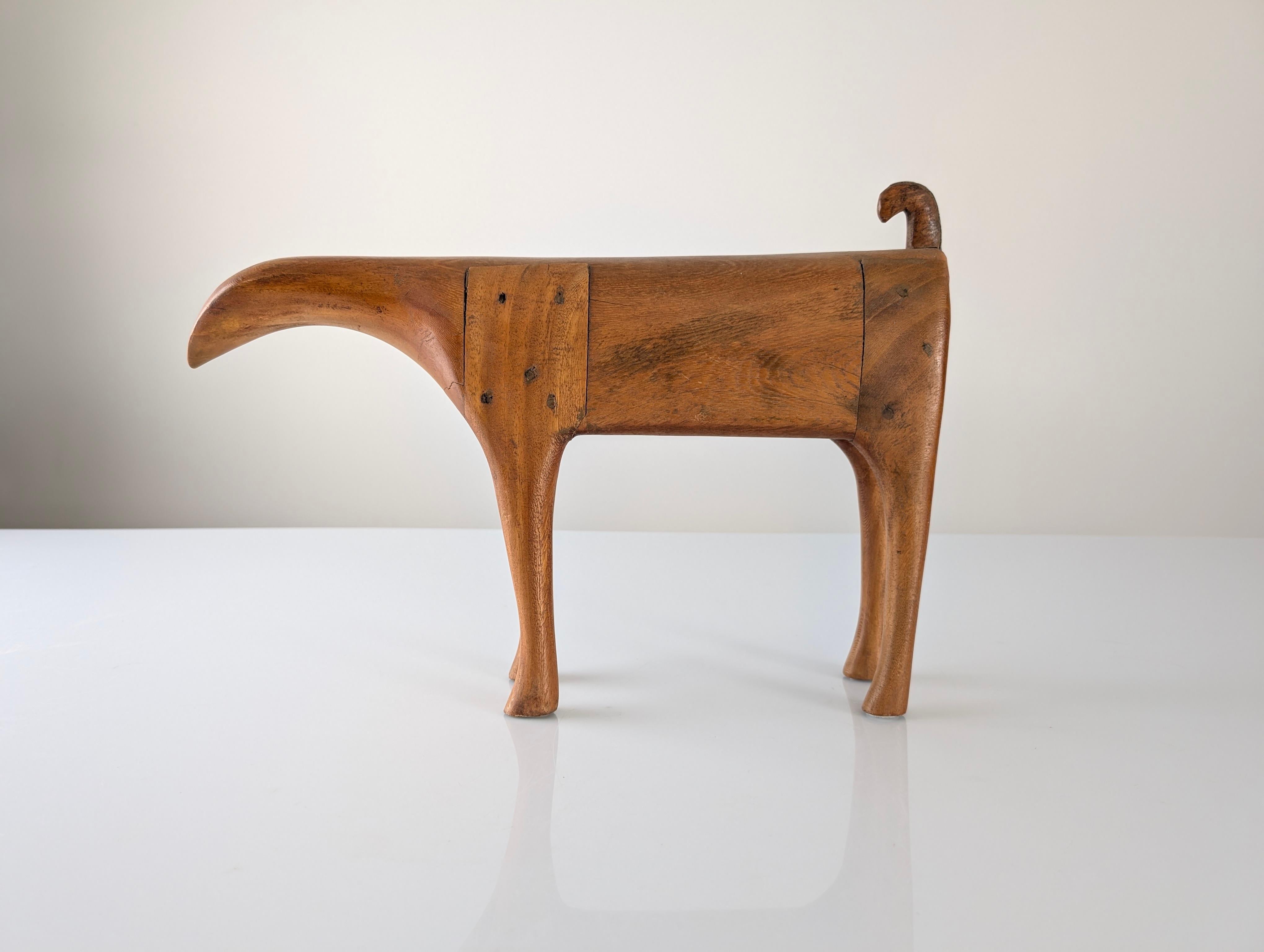 Abstrakte Tierskulptur aus Holz, skandinavisches Mid-Century Design im Angebot 8