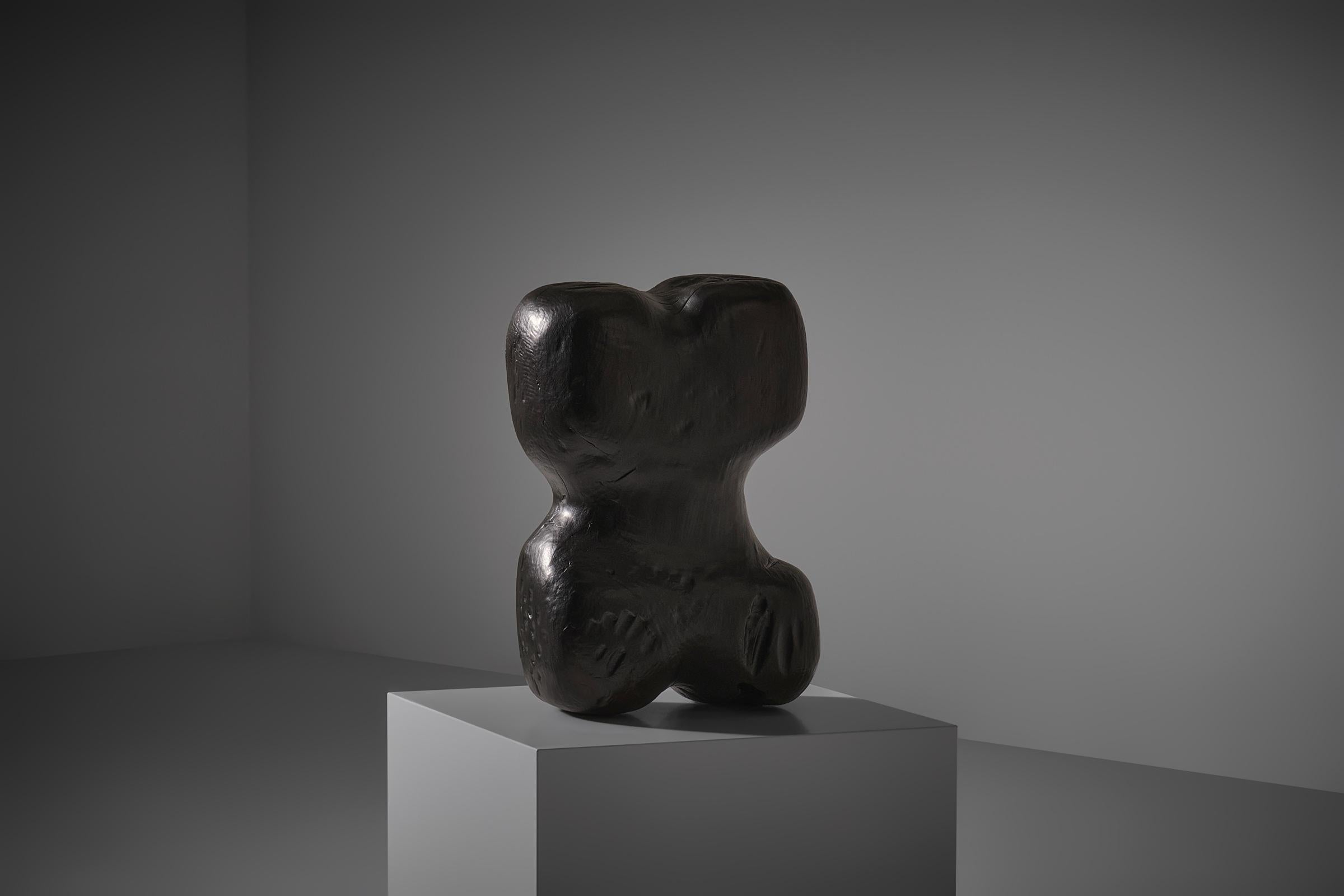 Scultura astratta in legno 