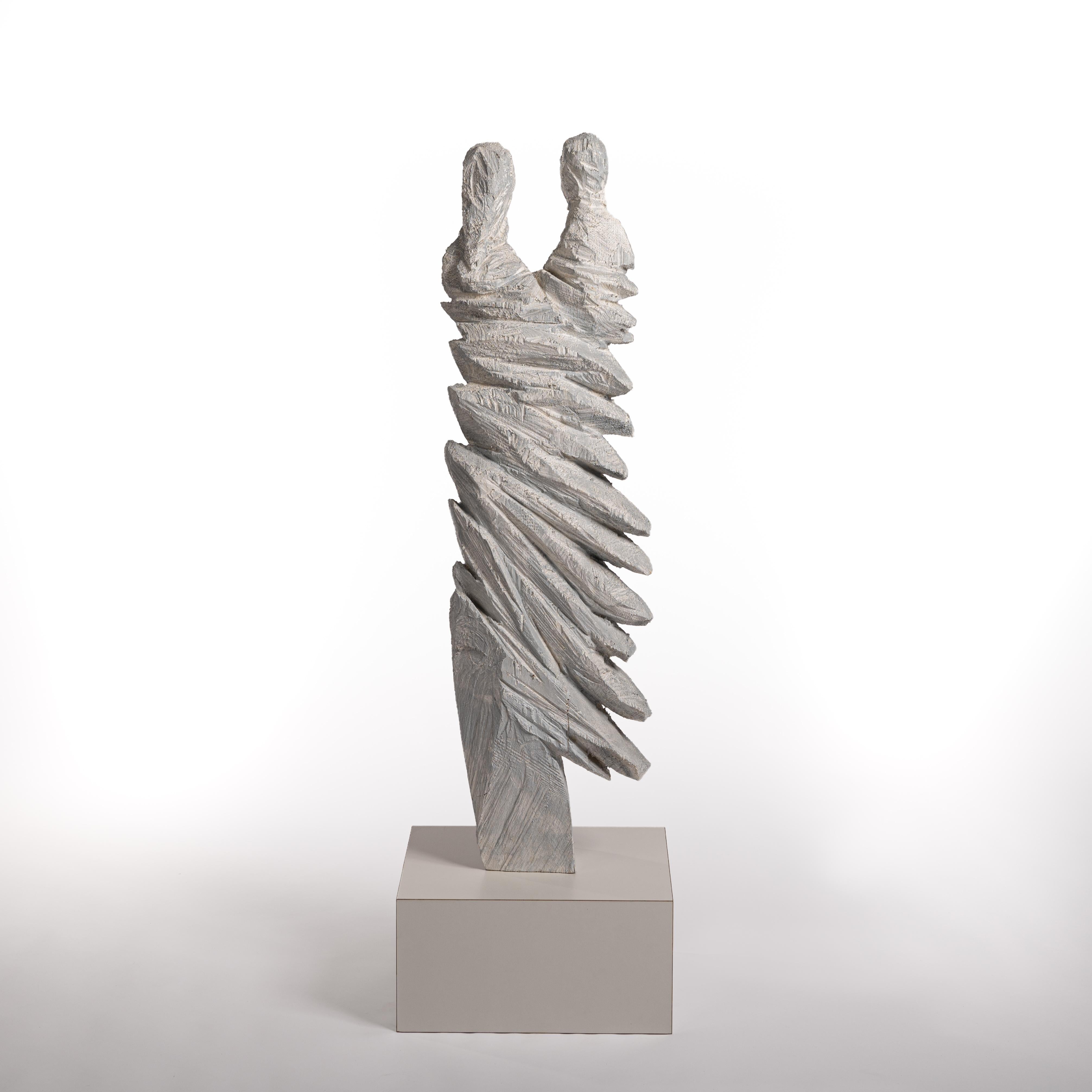 Sculpté à la main Sculpture abstraite en bois « Wins » peinte en gris-blanc par Christofer Kochs, 2016 en vente