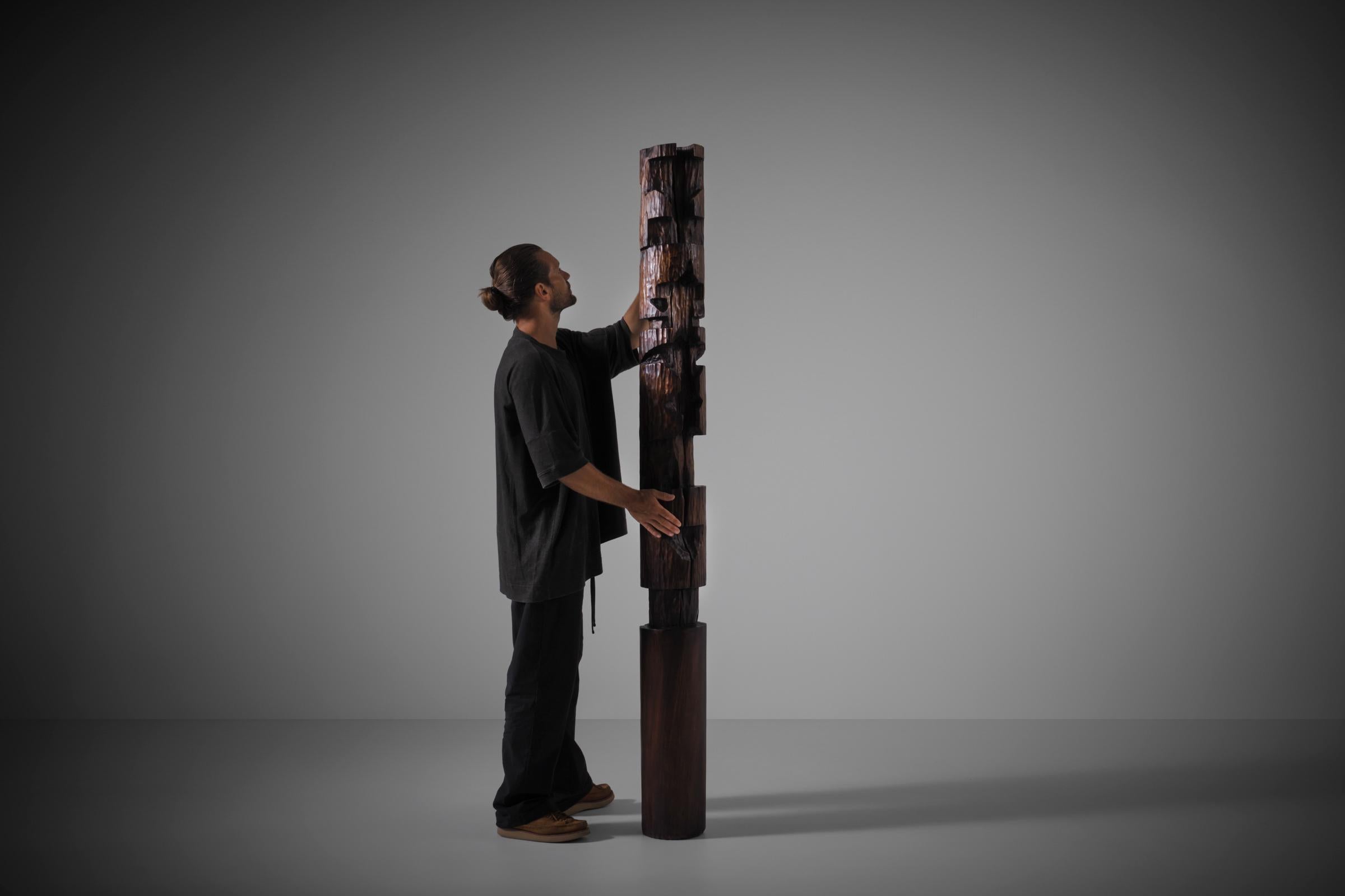 Abstract wooden Totem sculpture by Frans Nielen, 1970s In Good Condition For Sale In Rotterdam, NL