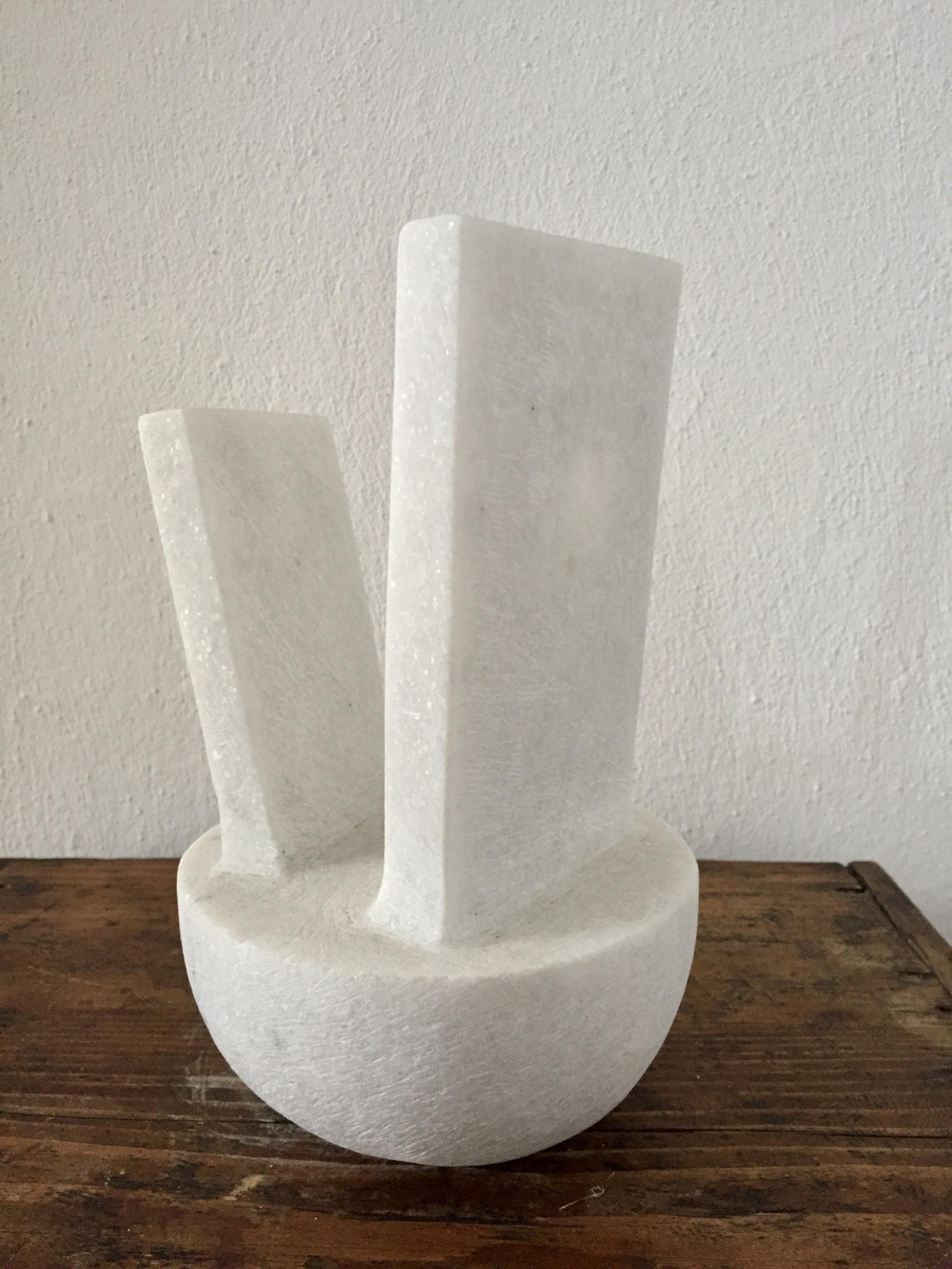 Abstrakte Abstraktion, Regalskulptur aus Naxian-Marmor, Tom von Kaenel im Angebot 2
