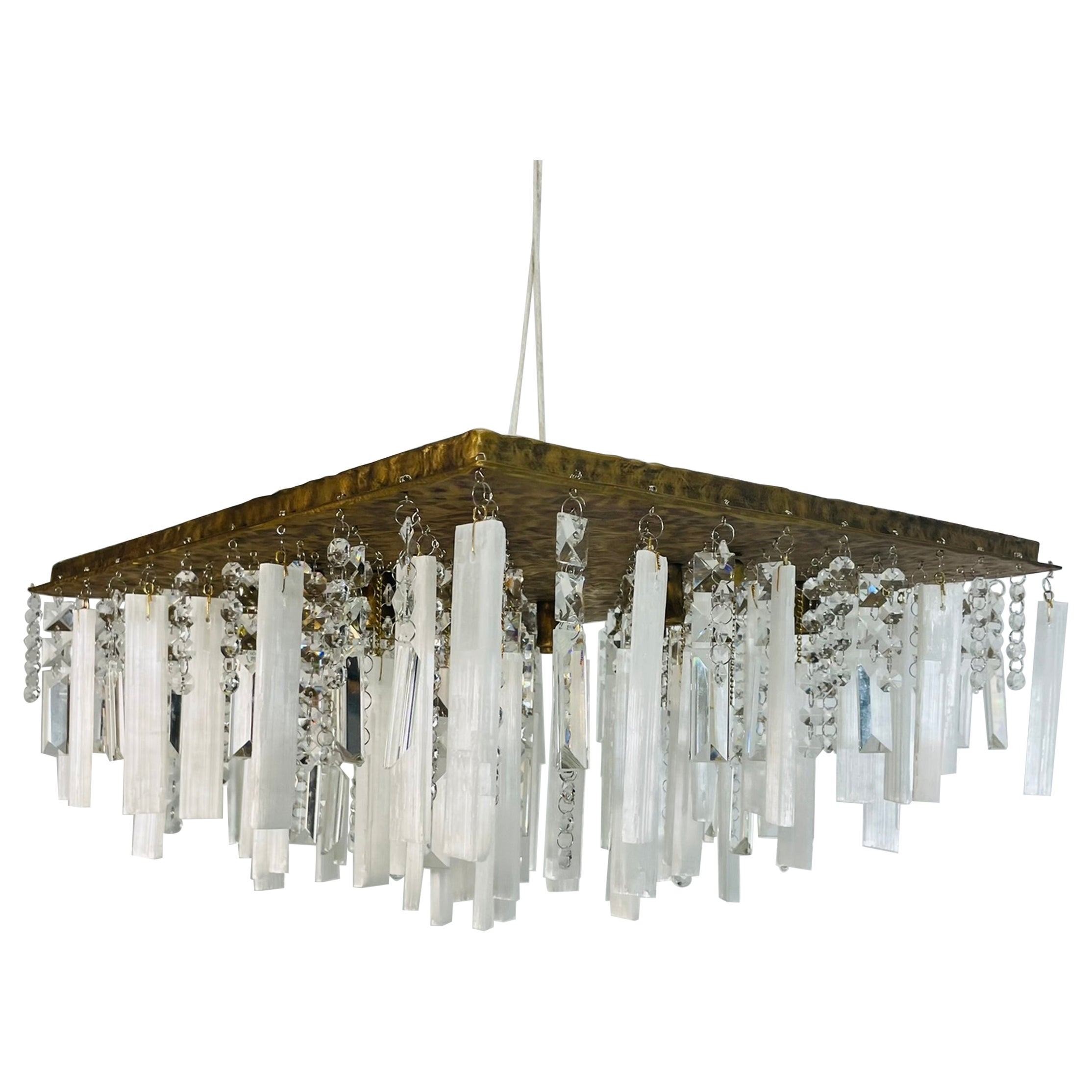 Il cristallo e la selenite di "Abu Dhabi" di Hous of Aurah, finitura oro in vendita