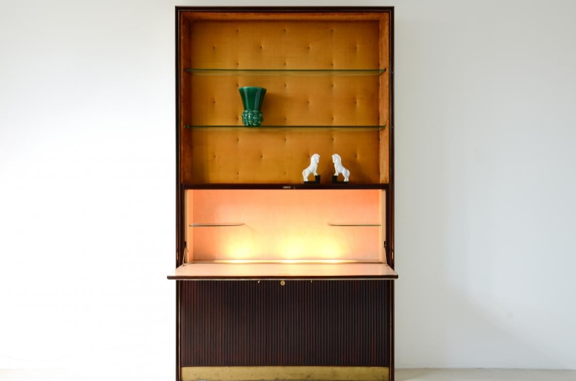 ABV Borsani  Large storage cabinet / bar / bookcase with painted central door  In Excellent Condition For Sale In Milano, IT