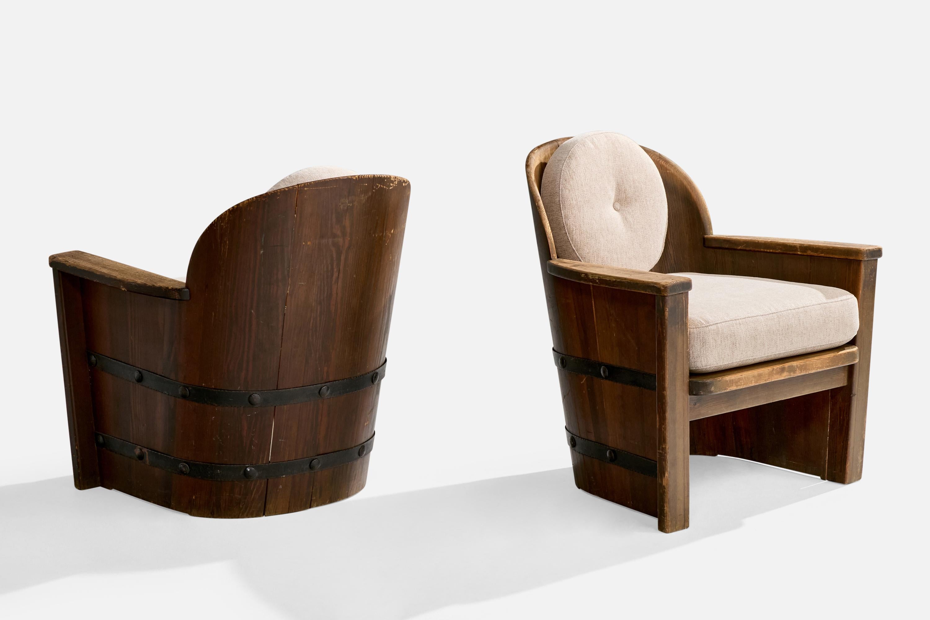 Suédois Åby Möbelfabrik, Chaises longues, pin, fer, tissu, Suède, années 1930 en vente
