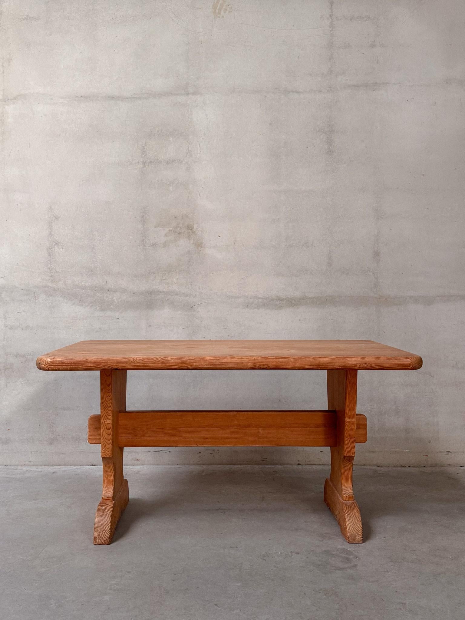 manufacturer Åby Möbelfabrik 1930

Åby Möbelfabrik was known for producing high-quality wooden fu- rniture with craftsmanship that reflected traditional Swedish styles, often with simple, functional designs that fit into the Scandinavian modernist