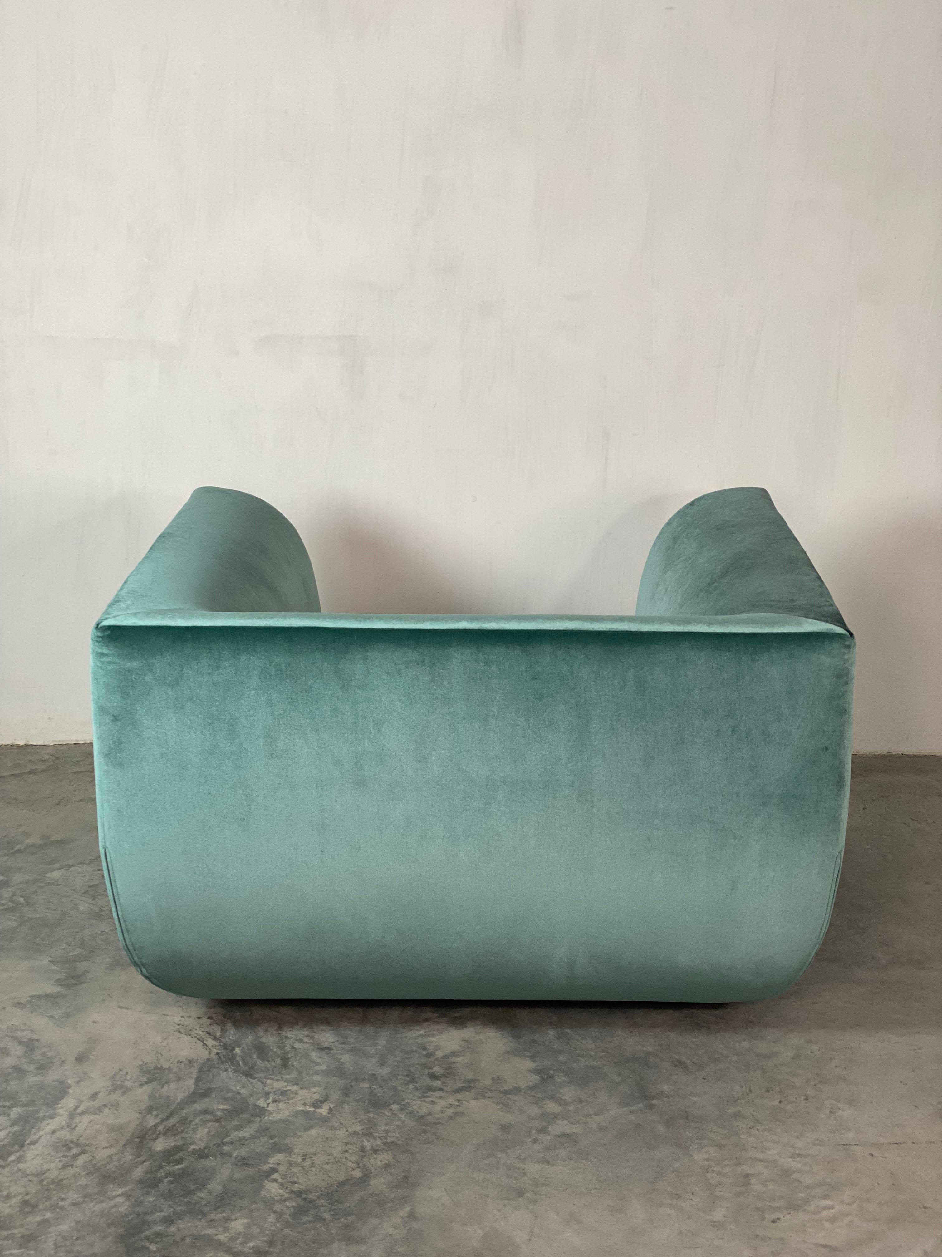 ABYSS Sessel aus mintfarbenem und ozeanblauem Samt (Stoff) im Angebot