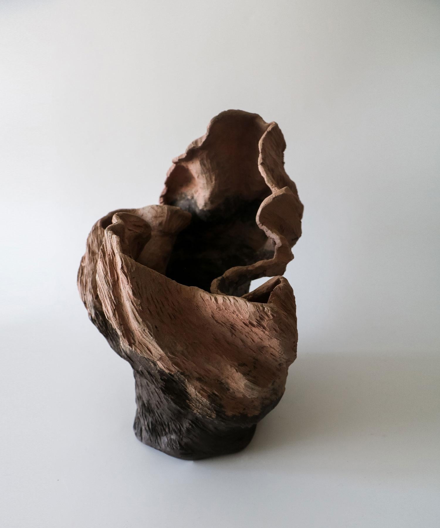 Fait main Abyss No. 18 Vaisseau sculptural de Ceren Gürkan en vente