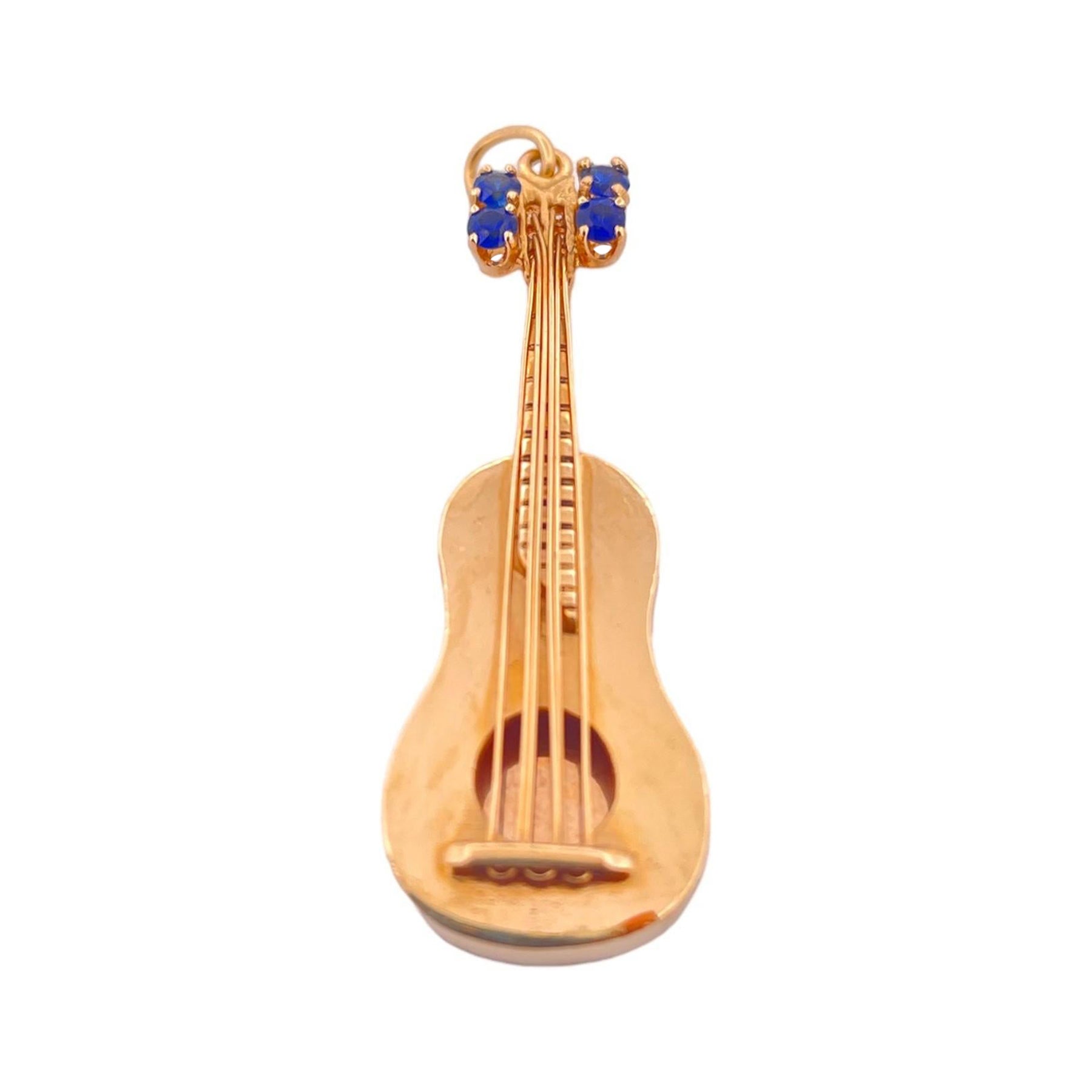 Pendentif guitare de créateur A.C. en or jaune 14 carats avec saphirs