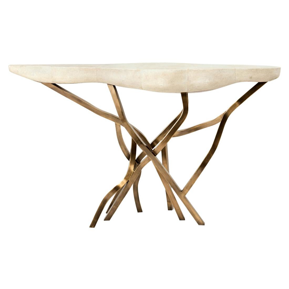 Table console Acacia en galuchat crème et laiton bronze-patina de R&Y Augousti