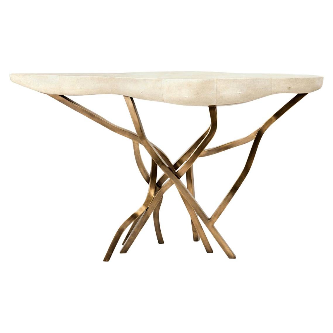 Table console Acacia en galuchat crème et laiton Bronze-Patina de R&Y Augousti en vente