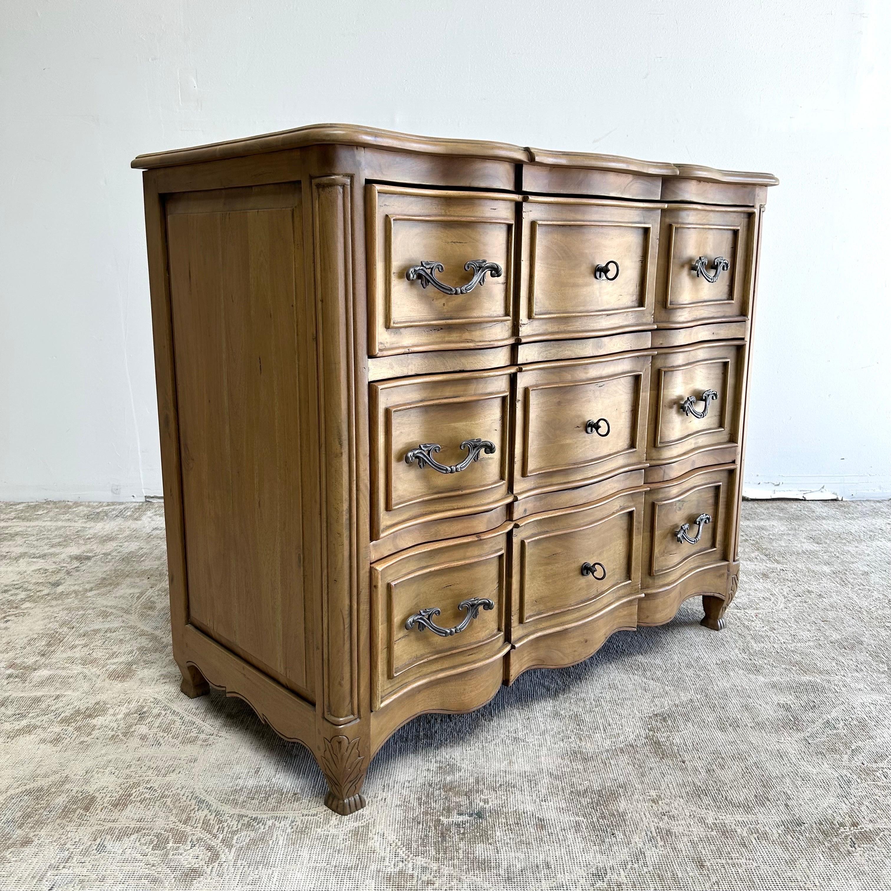 Heirloom quality chest of drawers
Description : Solid Acacia W/Driftwood Finish
Color / Style : Brown Traditional
Dimensions : 44