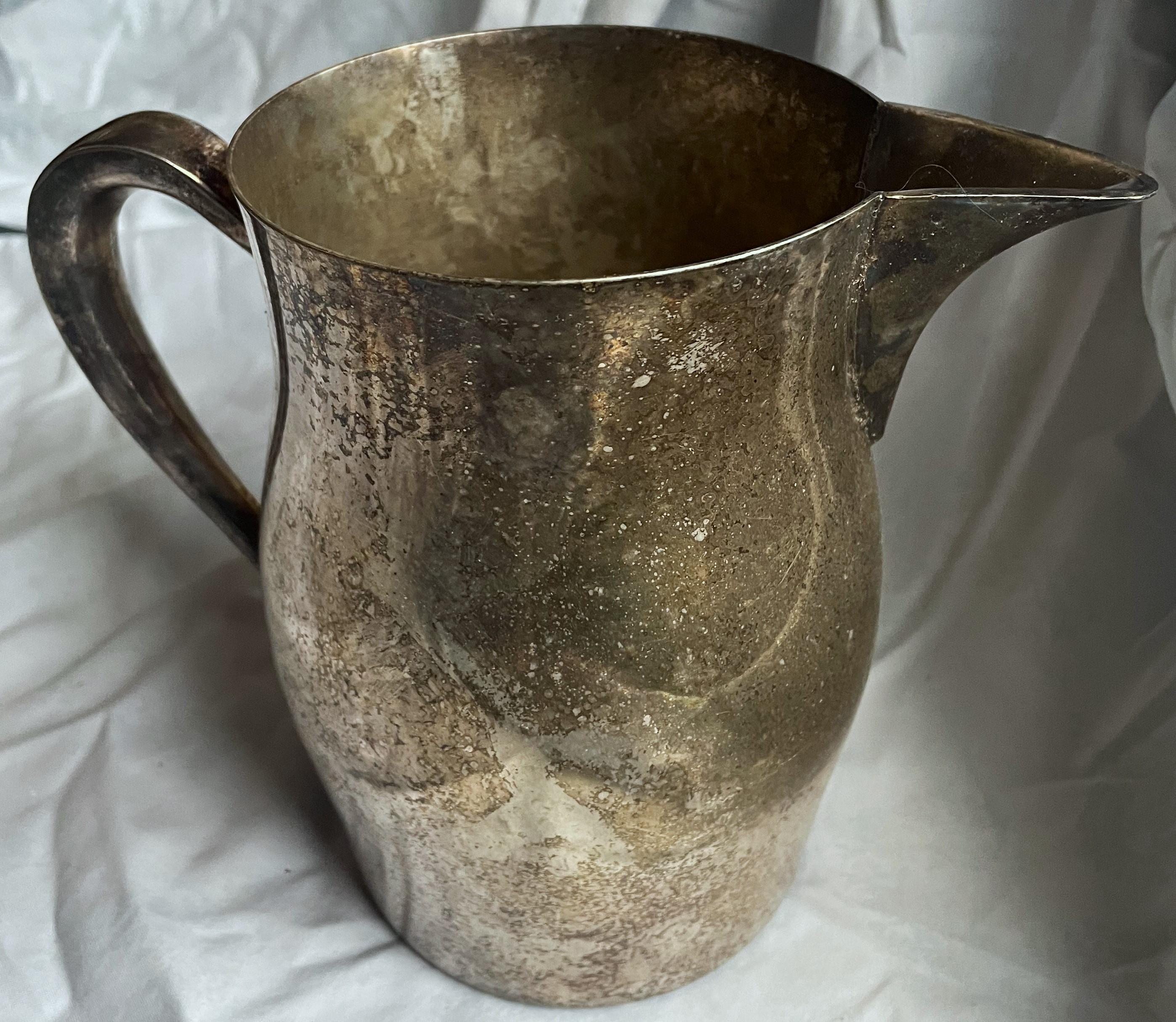 Jarra de agua bulbosa de plata sobre cobre de mediados de siglo de la Academia en Bueno estado para la venta en Clifton Forge, VA