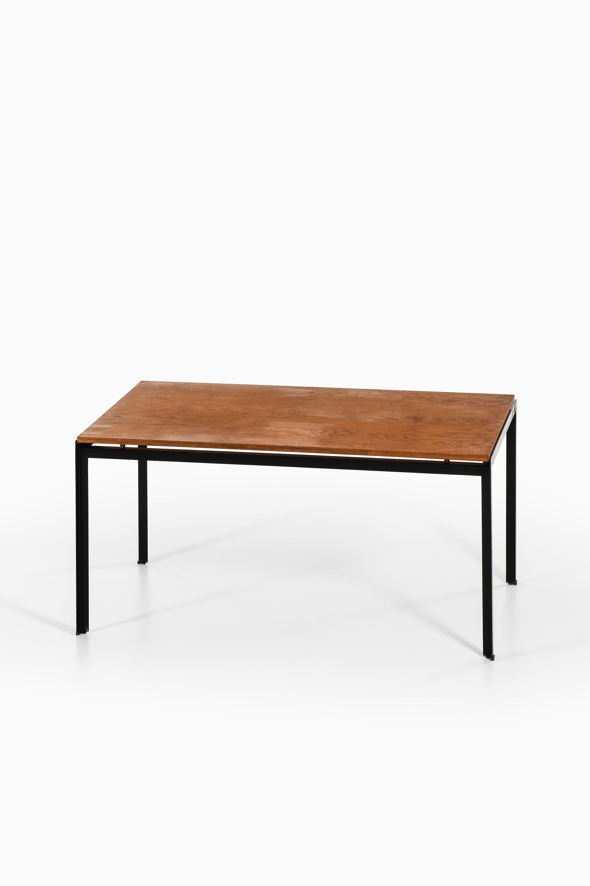 Academy Table in Black Lacquered Steel and Pine by Poul Kjærholm, 1950's

Additional Information:
Material: Black lacquered steel, pine
Style: Mid century, Scandinavia
Produced by Rud. Rasmussen Cabinetmakers in Denmark
Dimensions (W x D x H): 141 x