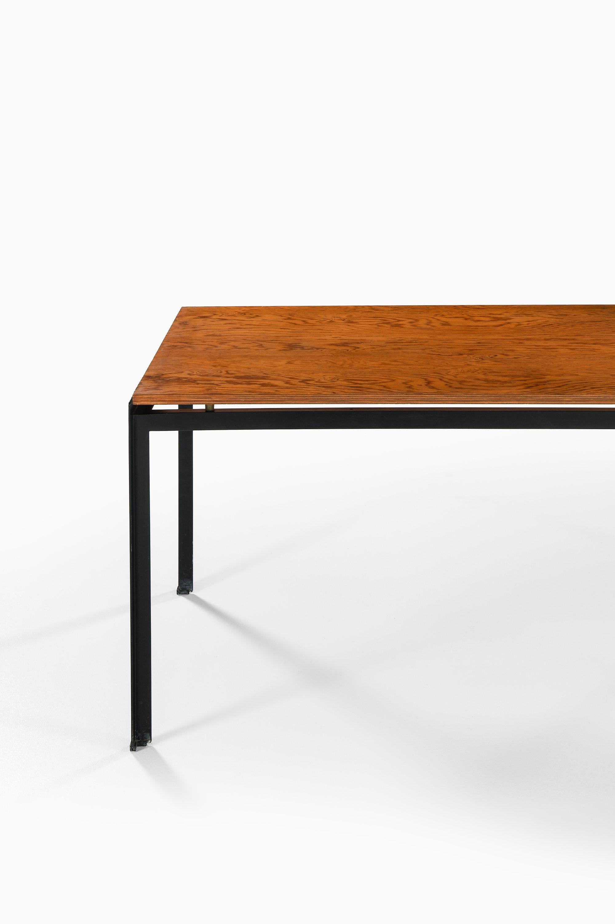 Academy Table in Black Lacquered Steel and Pine by Poul Kjærholm, 1950's For Sale 2