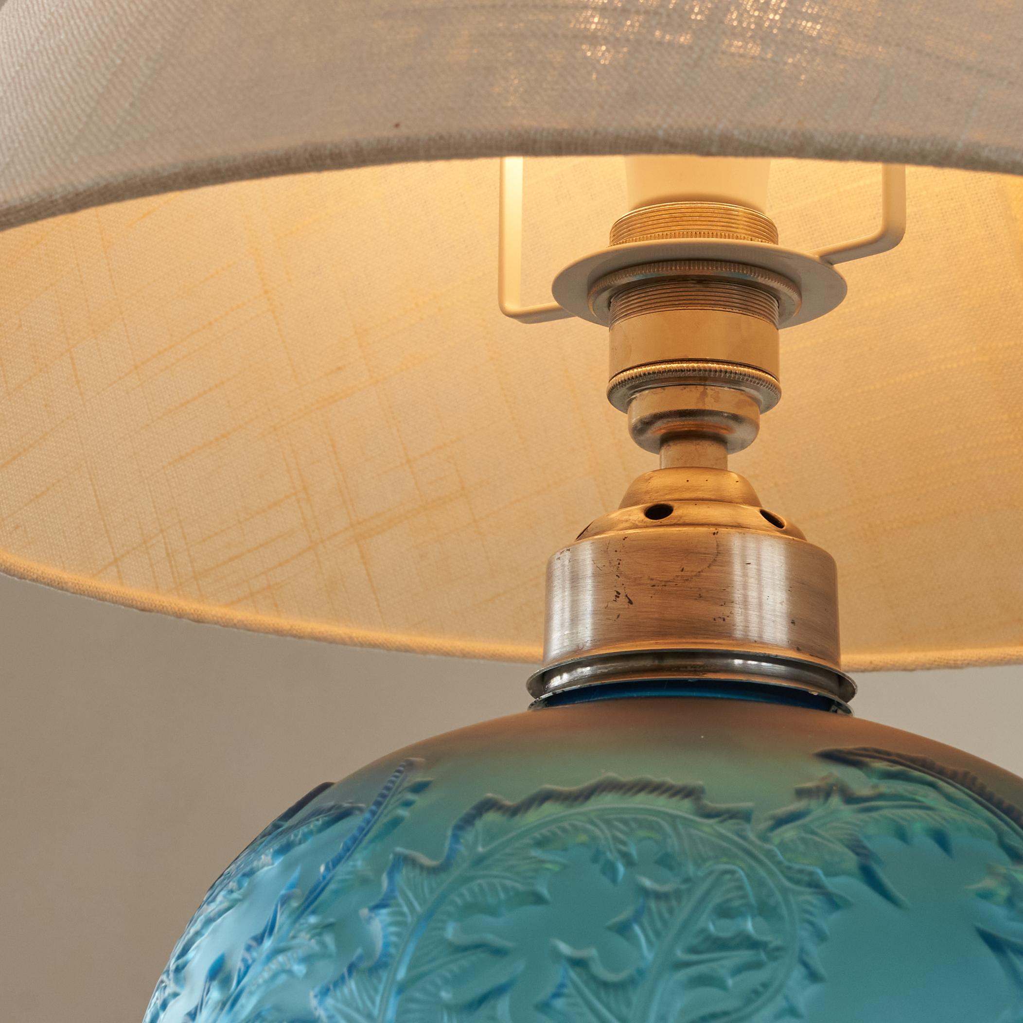 Lampe de table 'Acanthes' d'après René Lalique par Consolidated Glass Company 1930s Bon état - En vente à Tilburg, NL