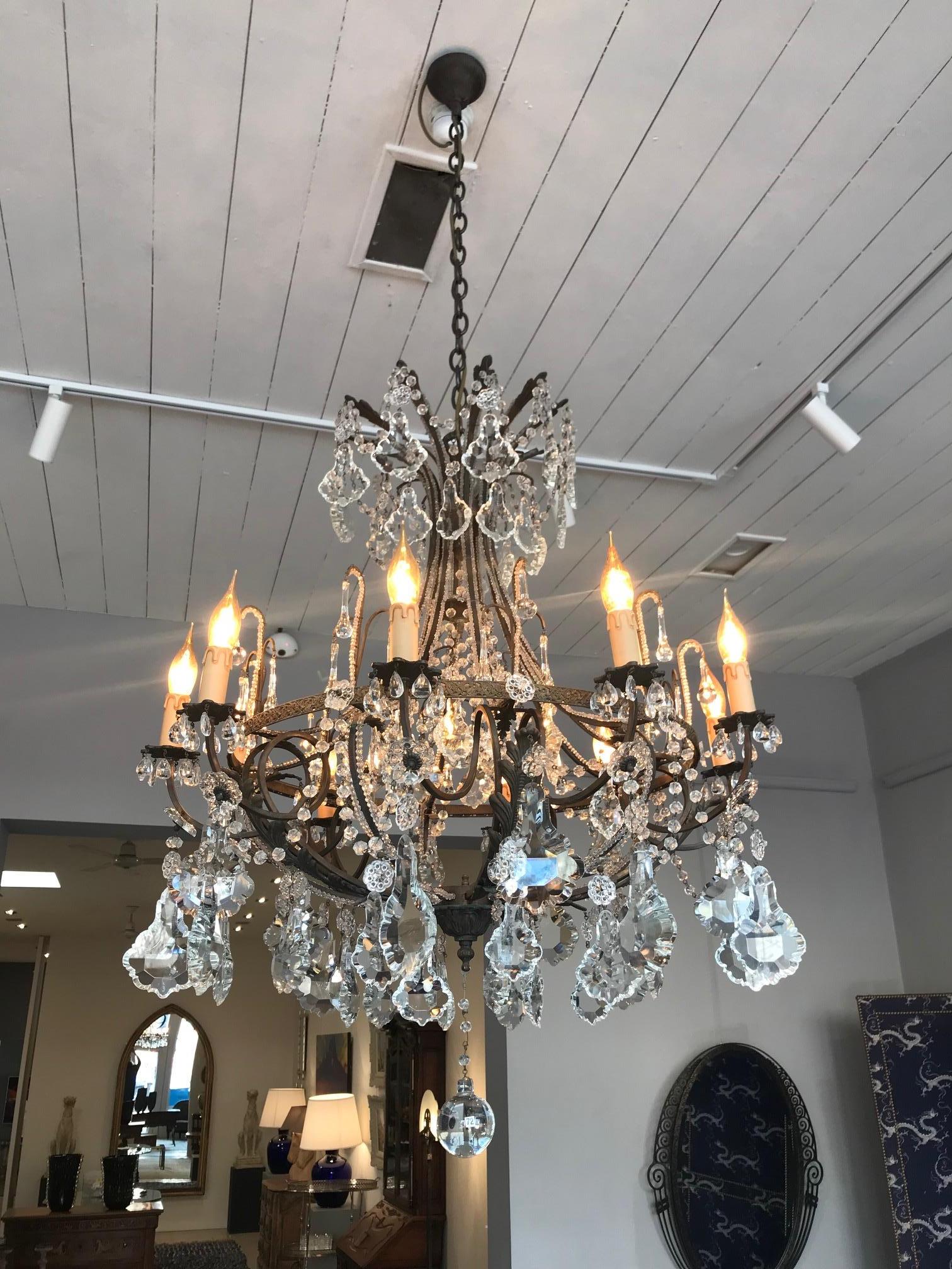 Acanthus Bronze Basket Design 10 Branch French Chandelier In Good Condition For Sale In South Yarra, AU