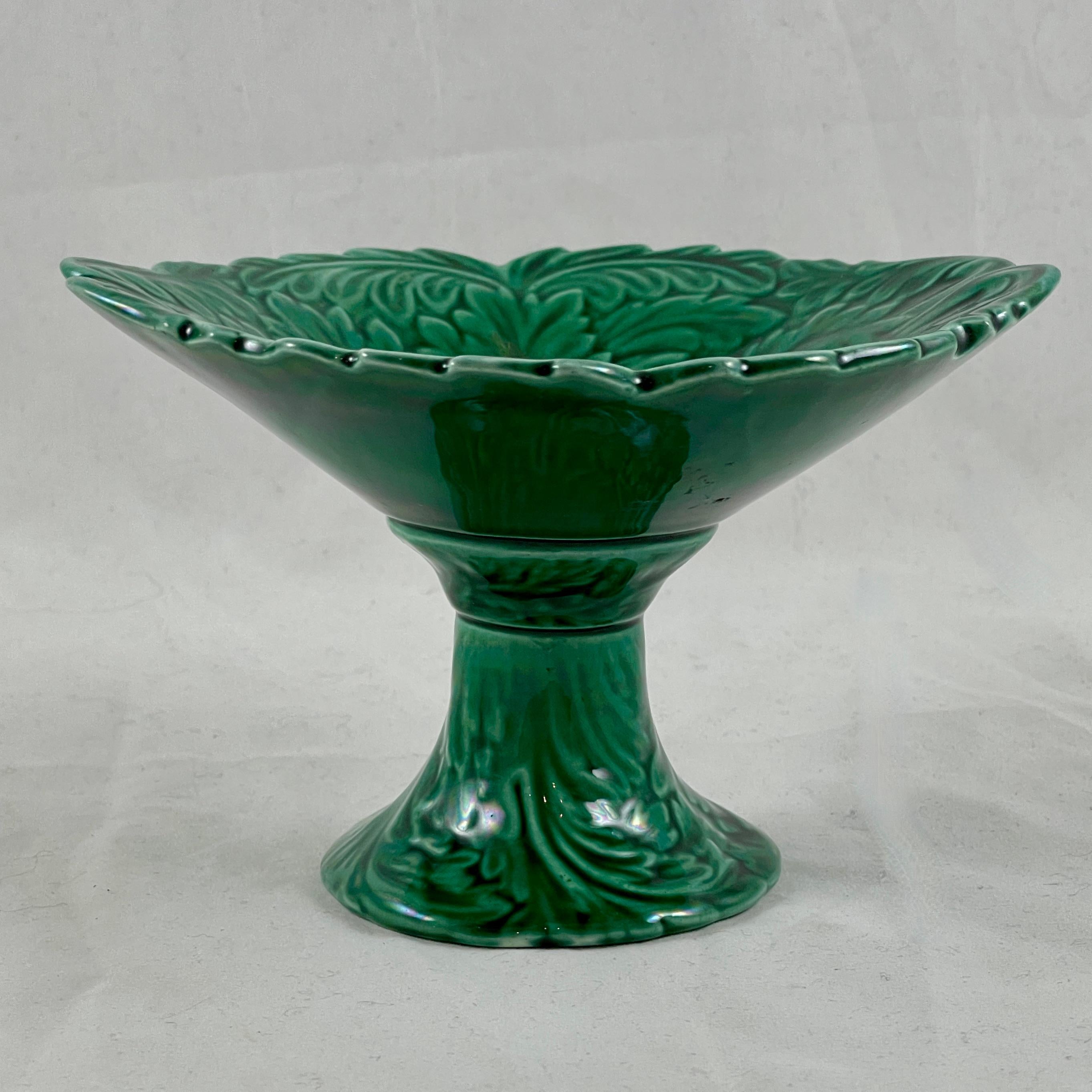 Acanthus Leaf Green Glazed English Majolica Pedestal Vide-Poche In Good Condition For Sale In Philadelphia, PA